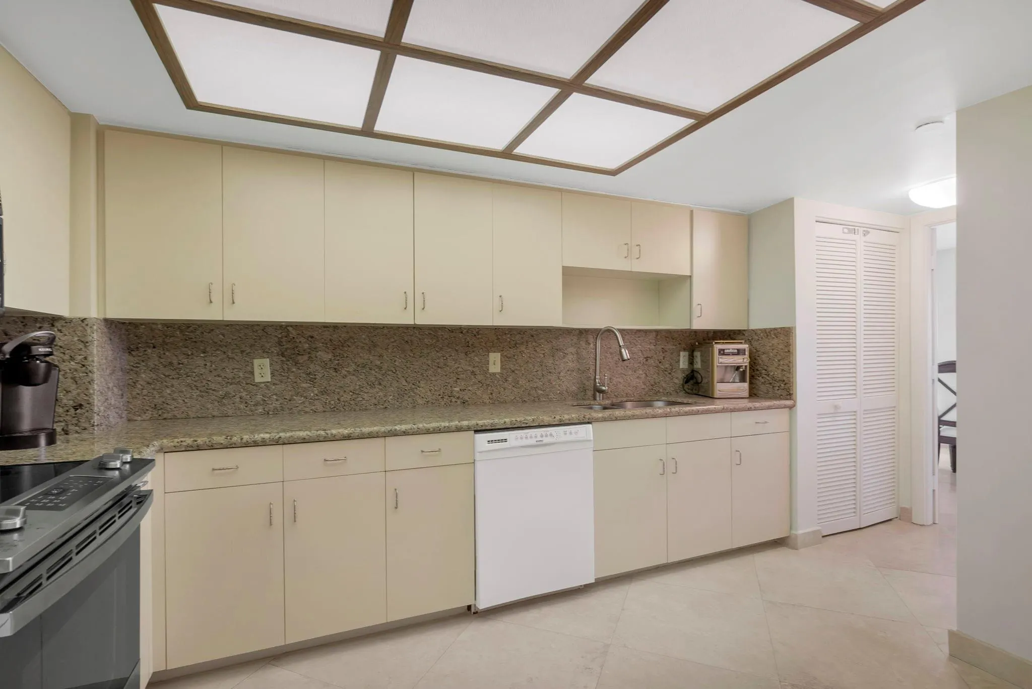 3200 N Port Royale DR N, #1012