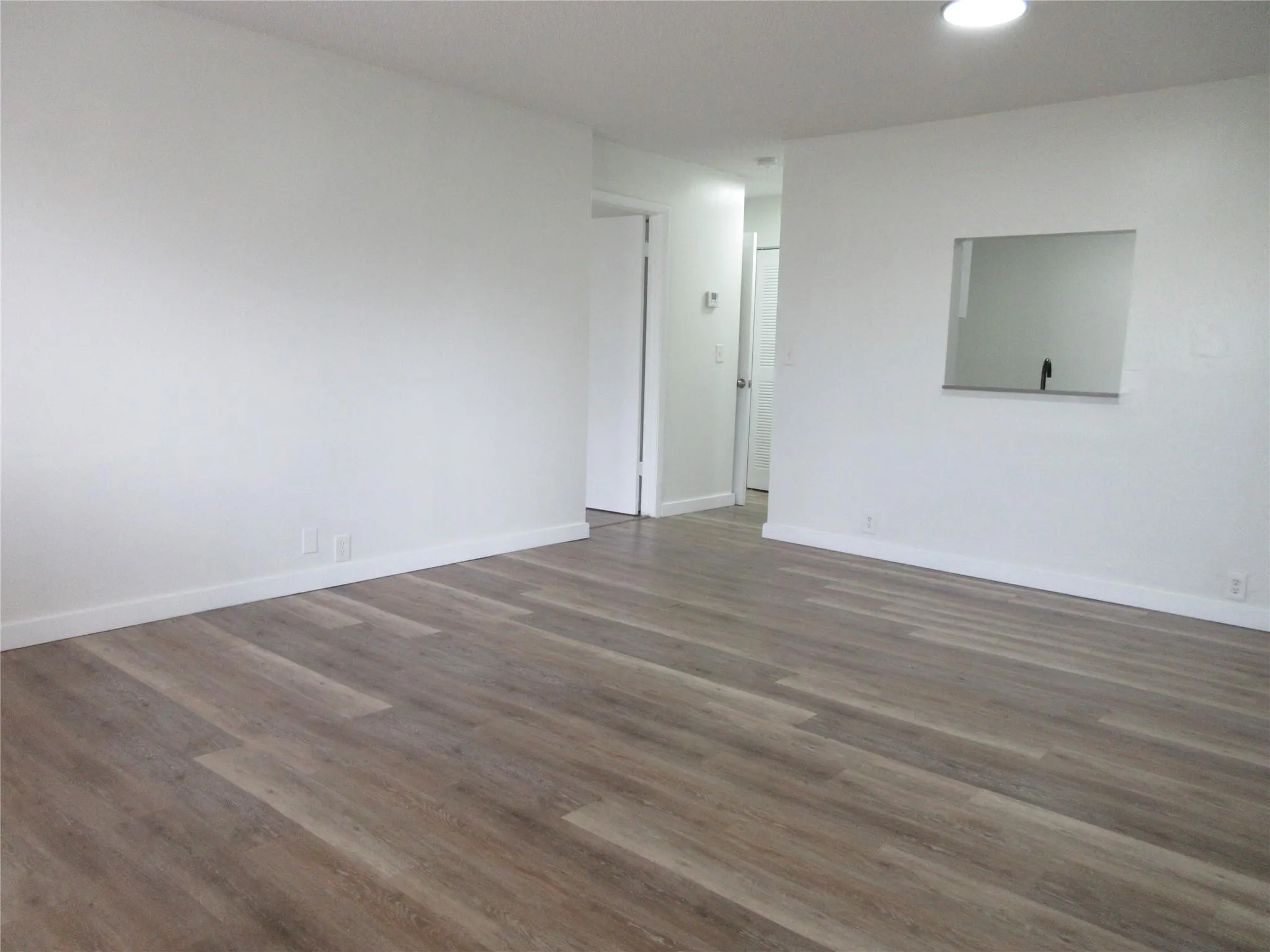4240 Woodside Dr, #8