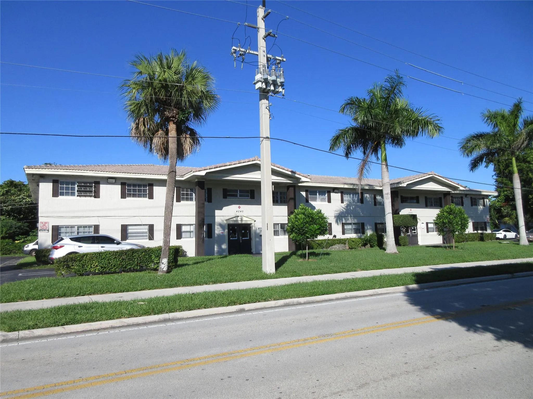 4240 Woodside Dr, #8