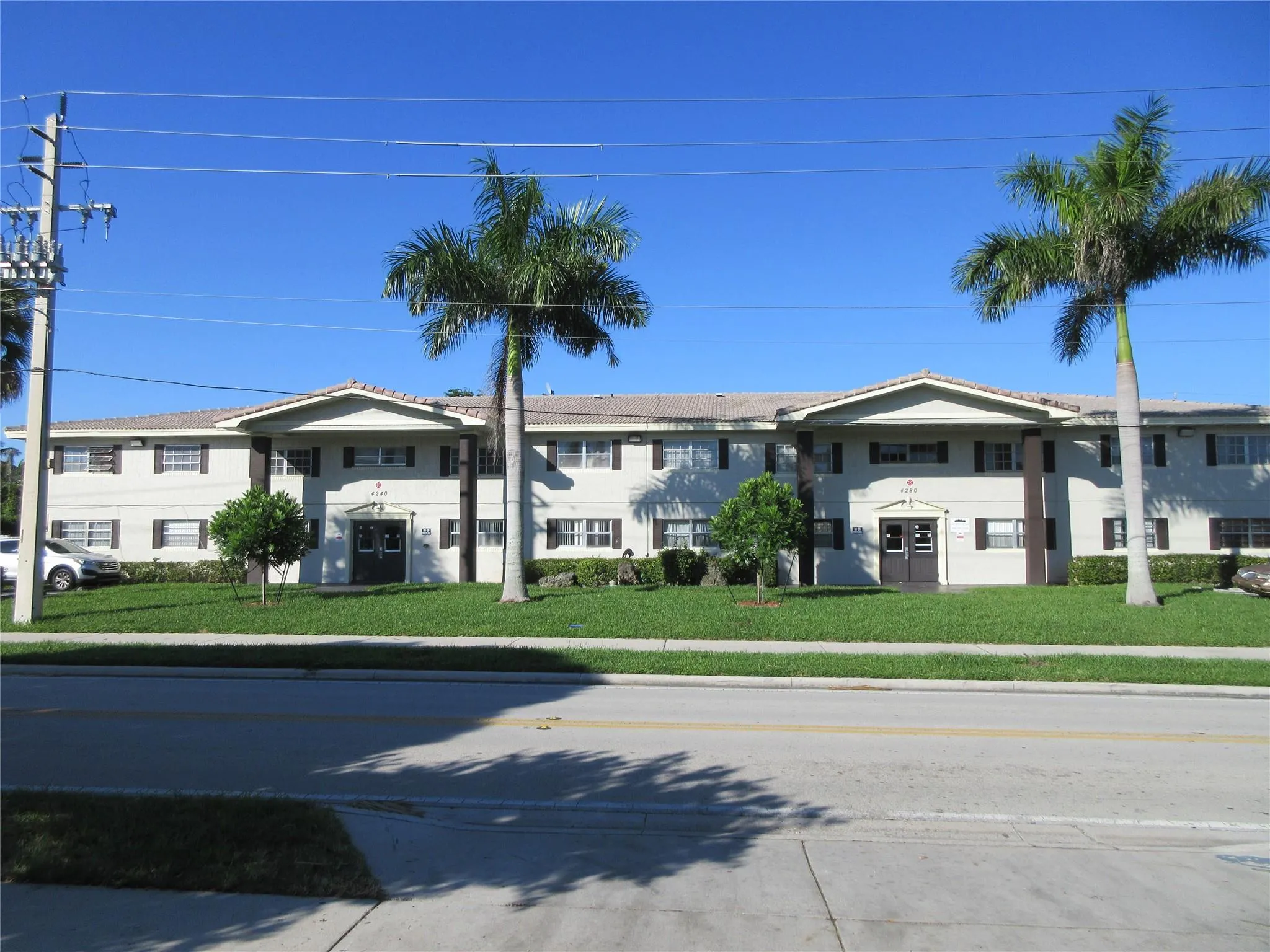 4240 Woodside Dr, #8