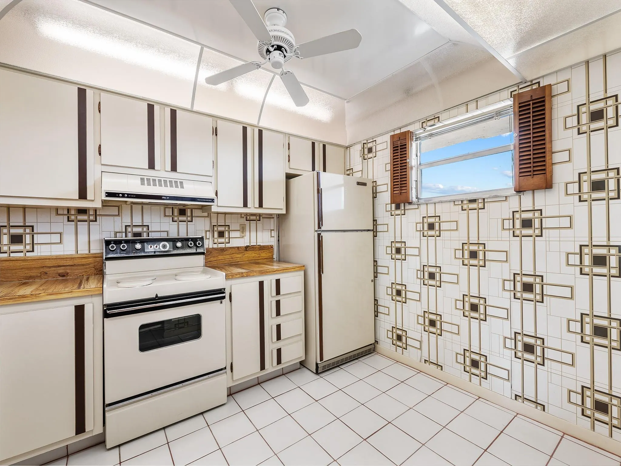 3930 Inverrary Blvd, #606-D