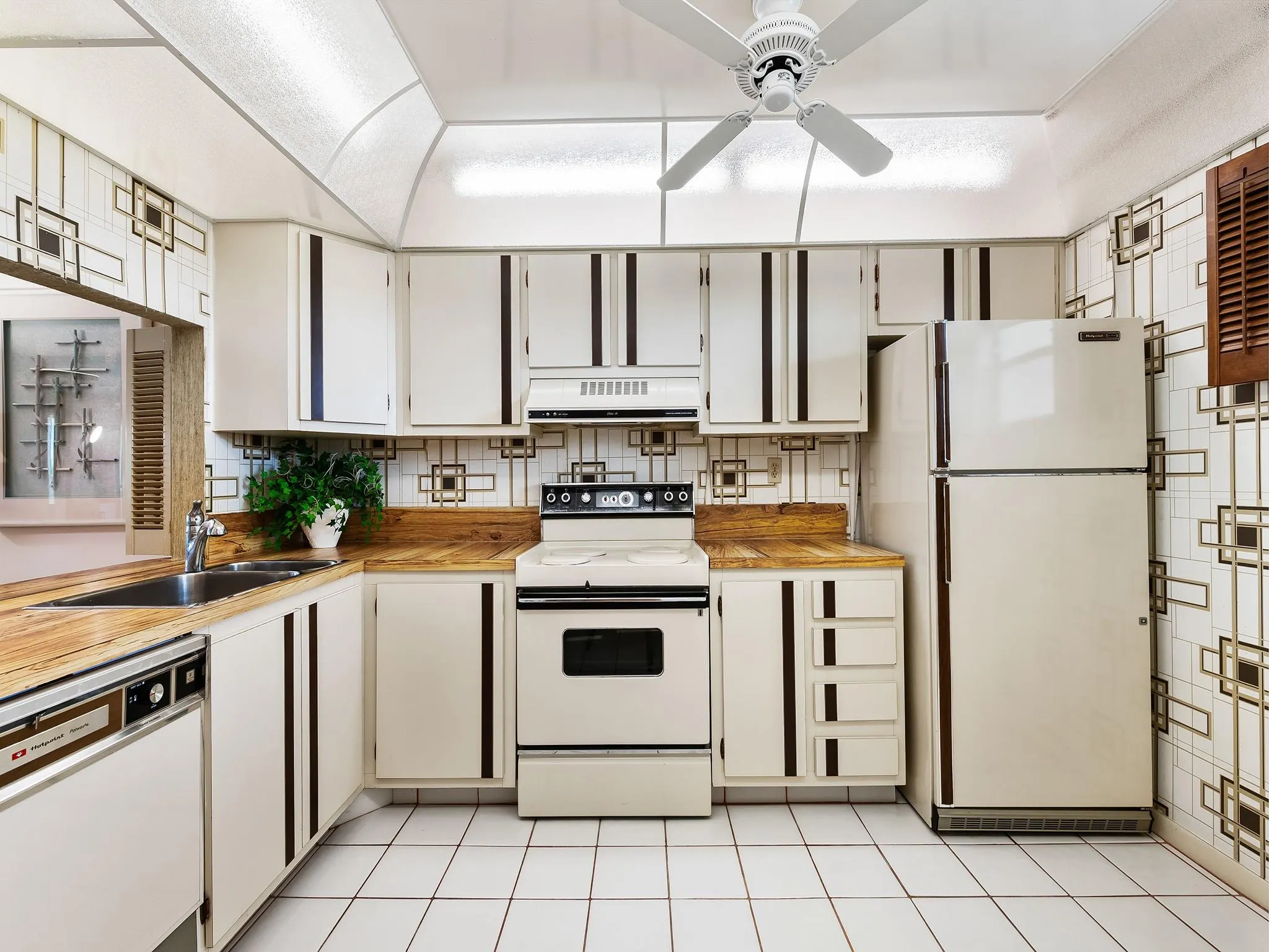 3930 Inverrary Blvd, #606-D