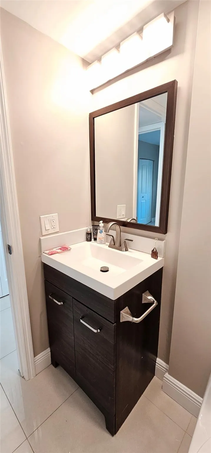 3650 N 56th Avenue, #501
