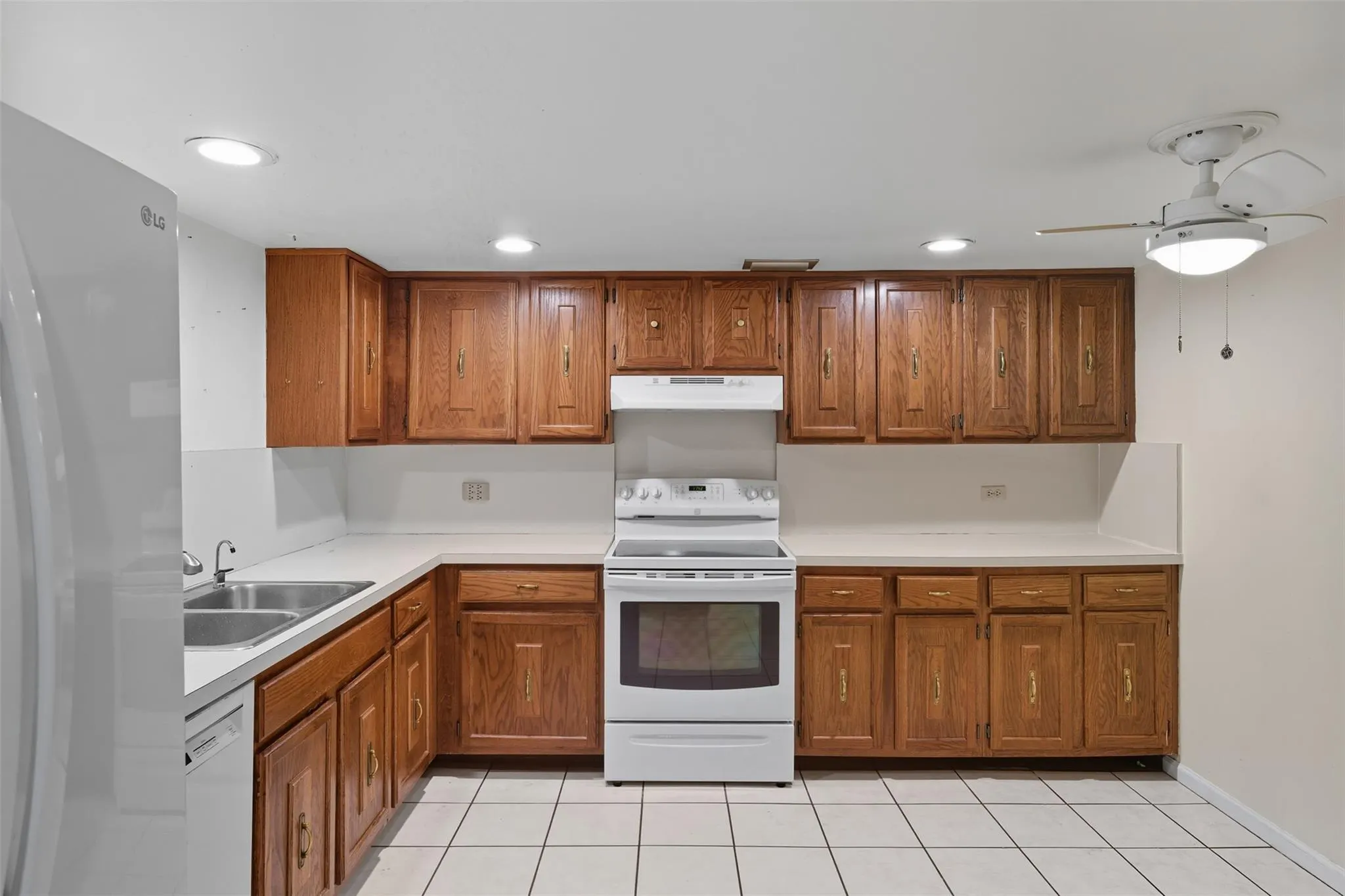 7556 Stirling Rd, #124