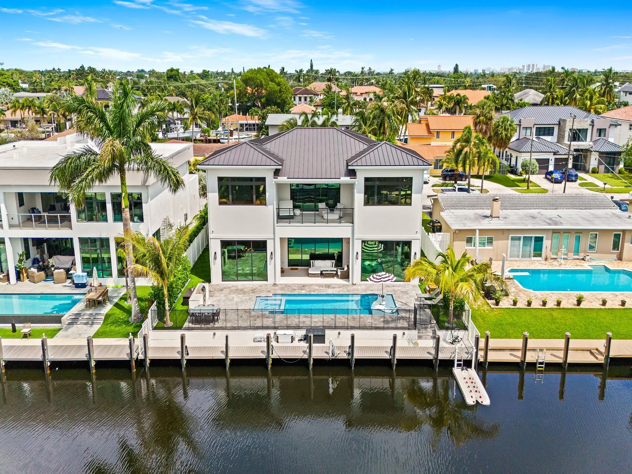 2420 NE 48th St