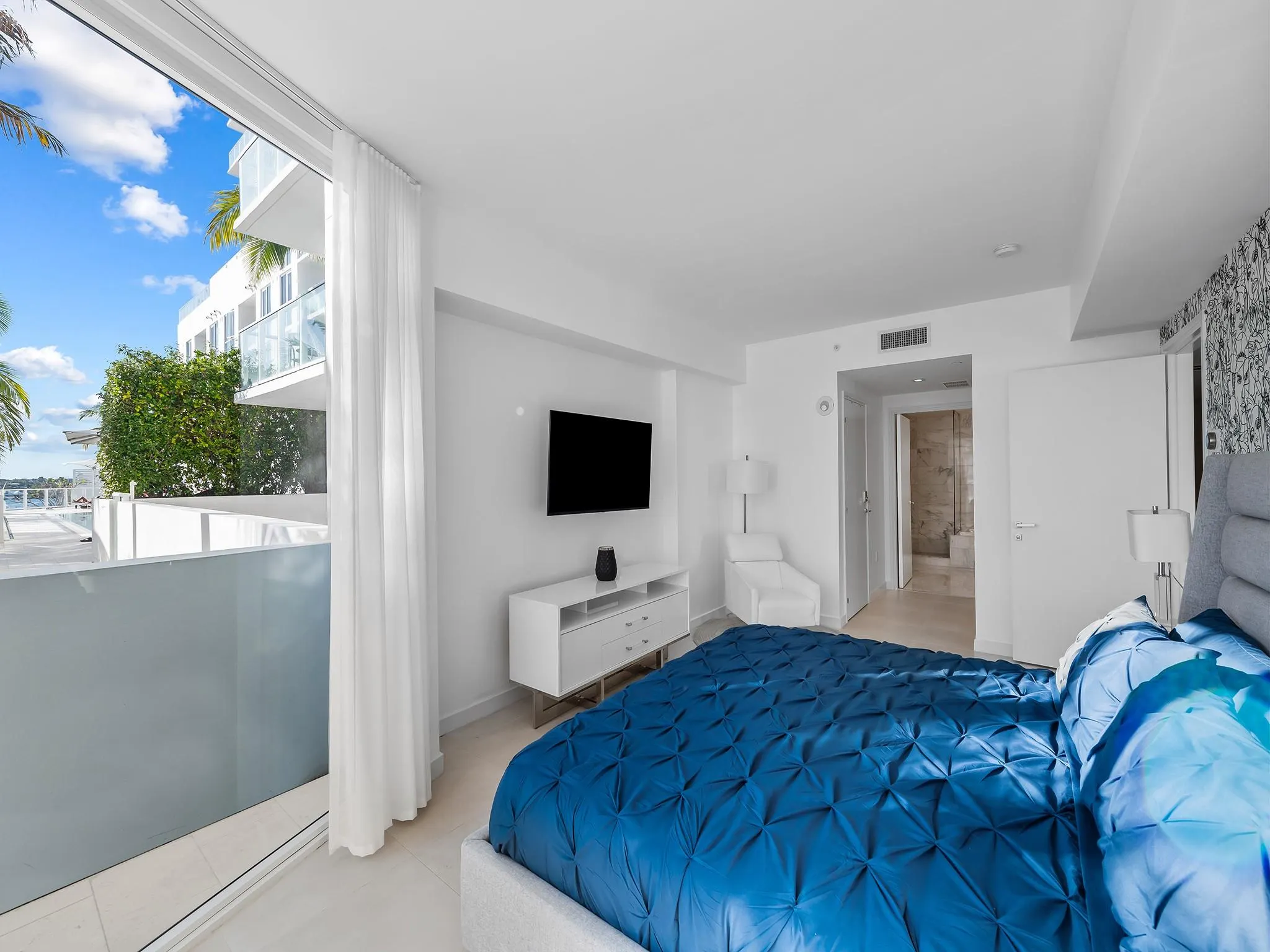 401 N Birch Road, #400