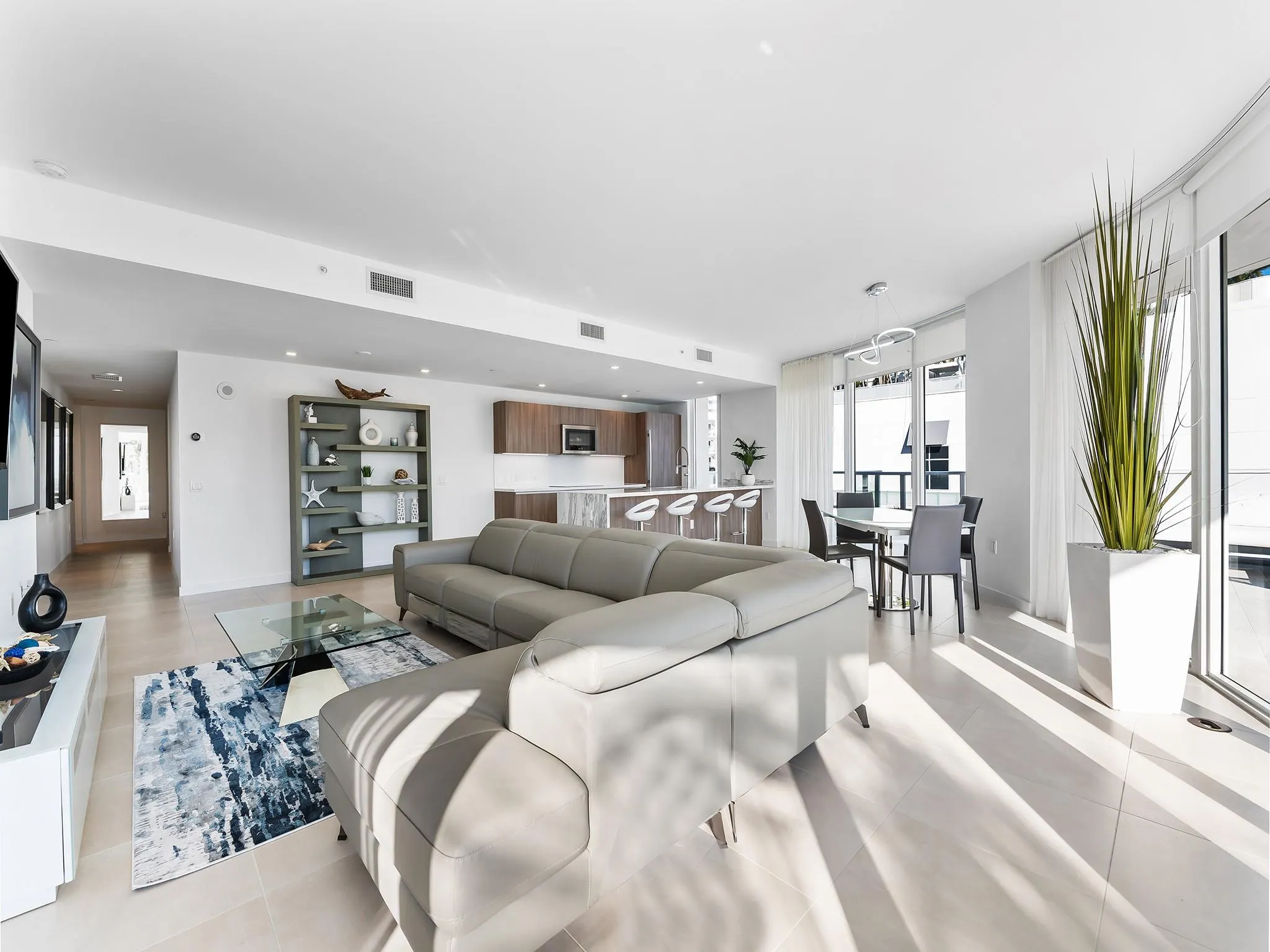401 N Birch Road, #400