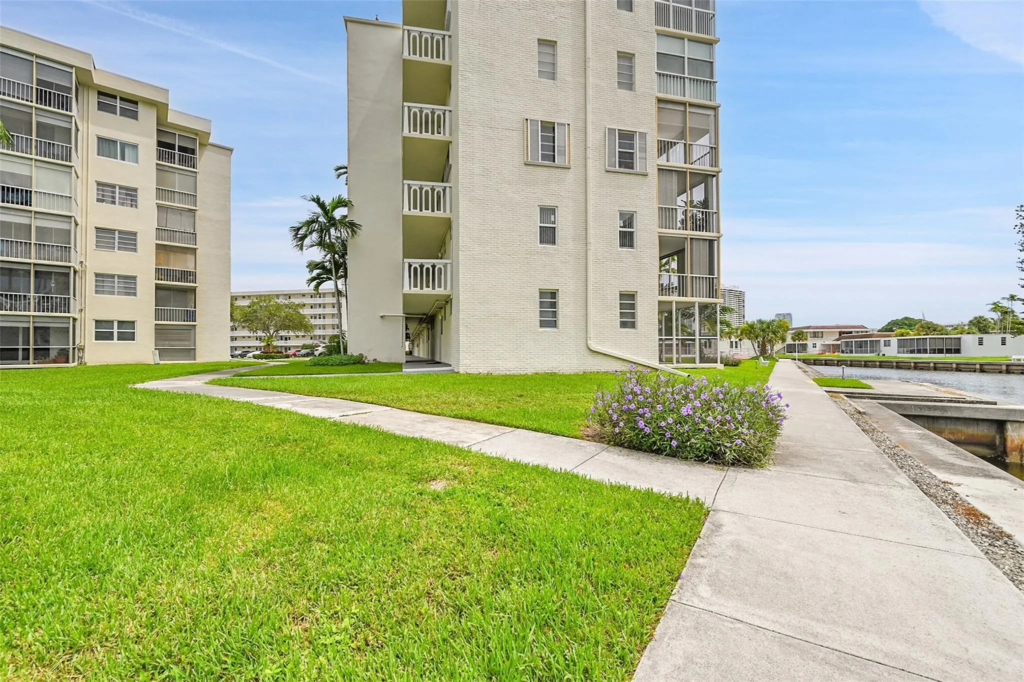 2859 Leonard Dr, #G210
