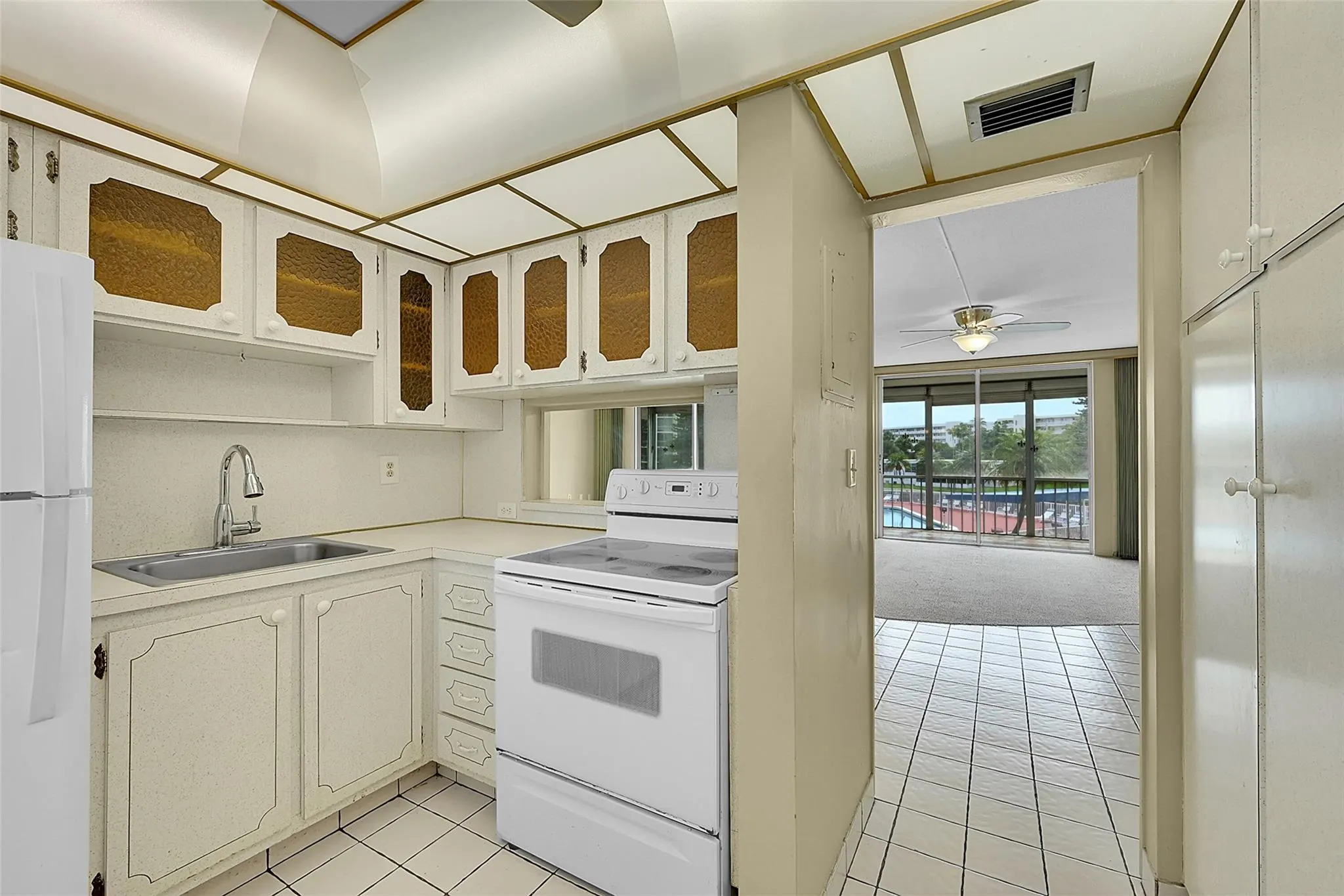 2859 Leonard Dr, #G210