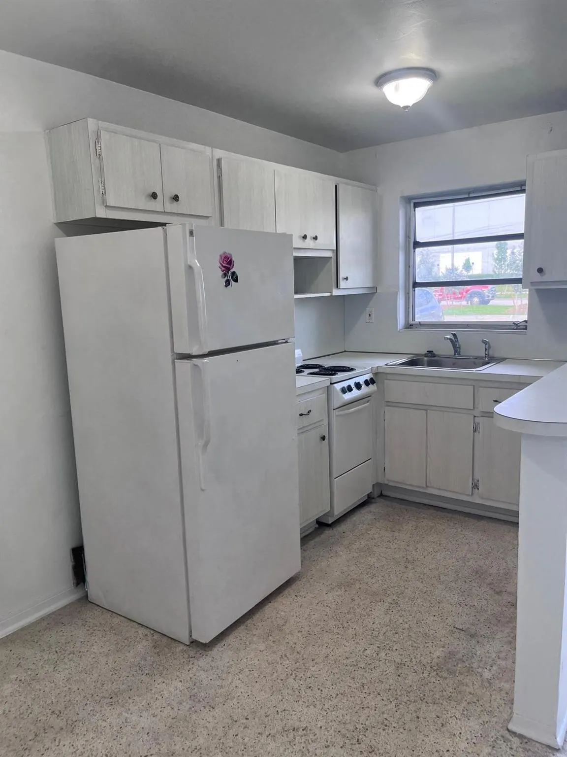 598 Douglas Rd, #3