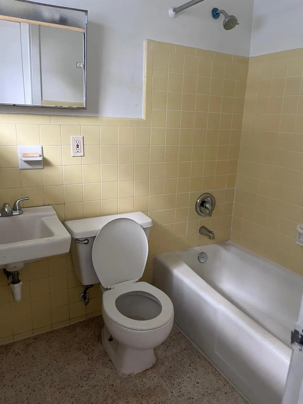 598 Douglas Rd, #3