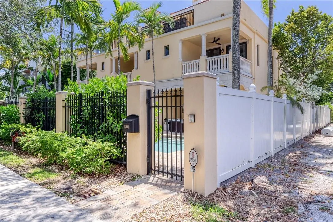 1206 NE 1st Street, #1206