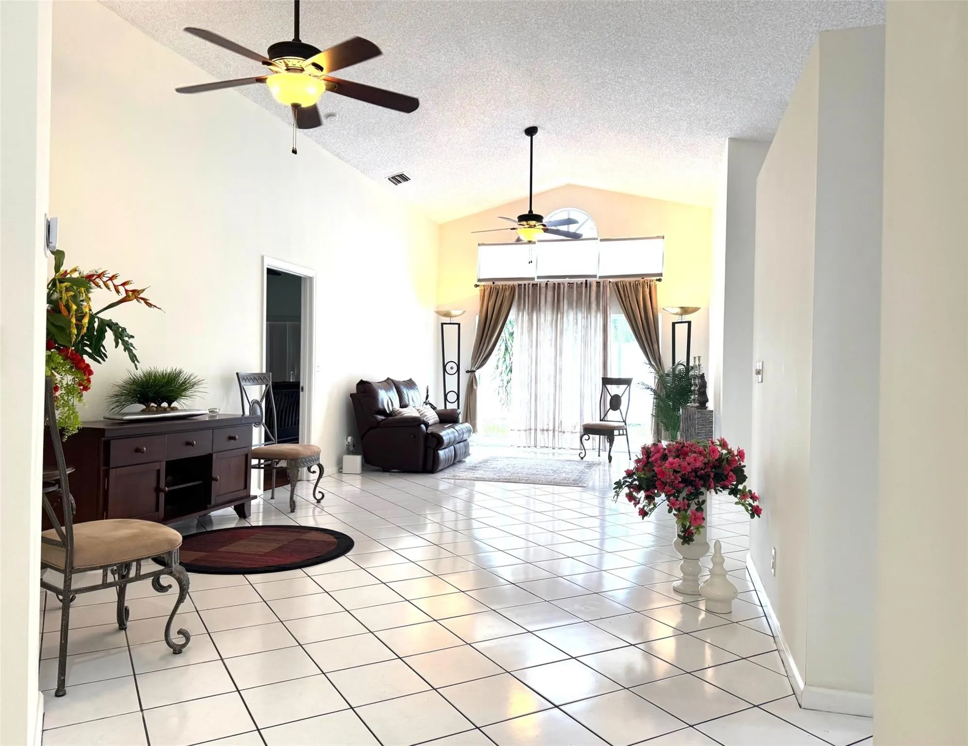 1063 Fairfax Cir