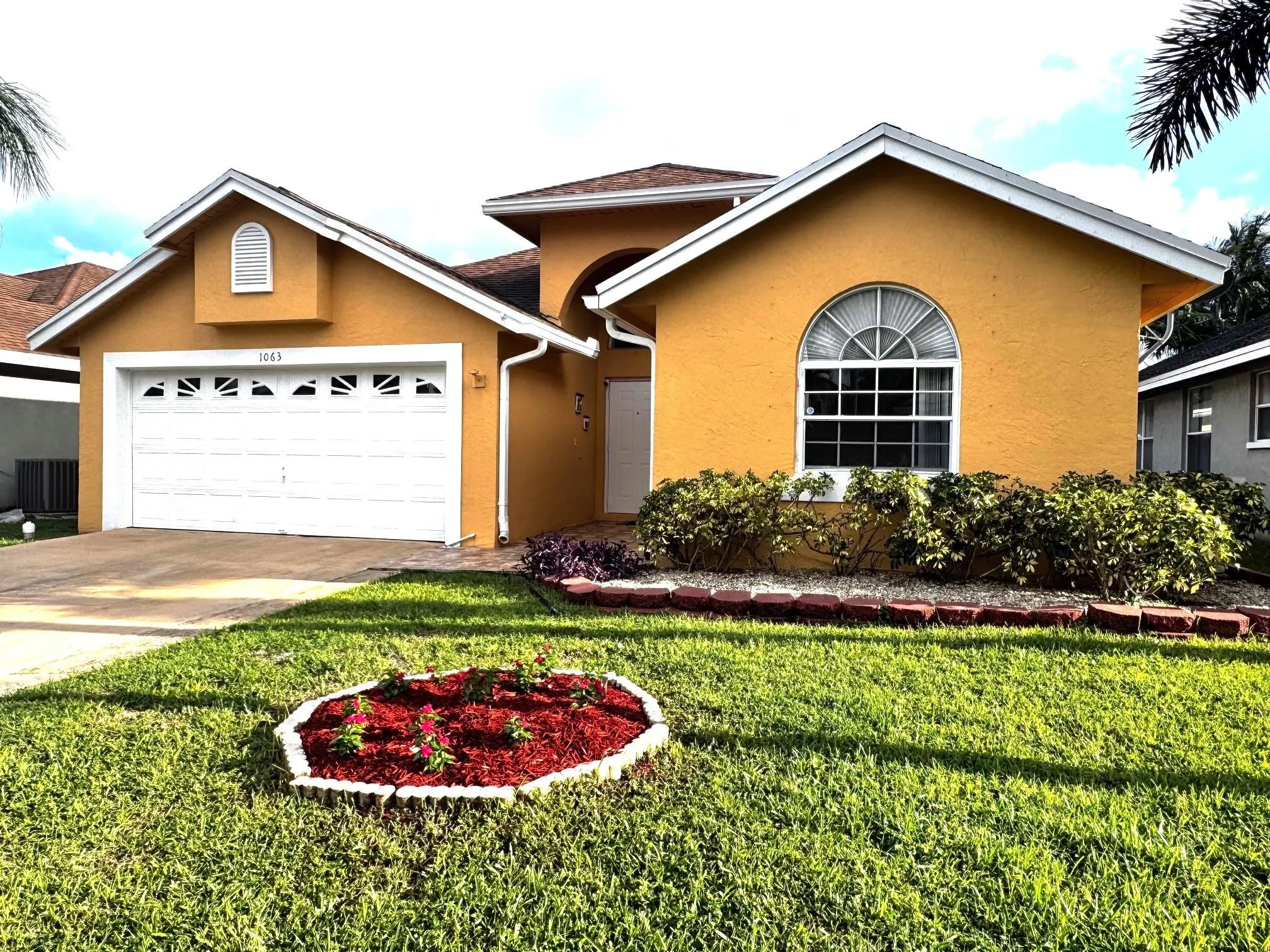 1063 Fairfax Cir