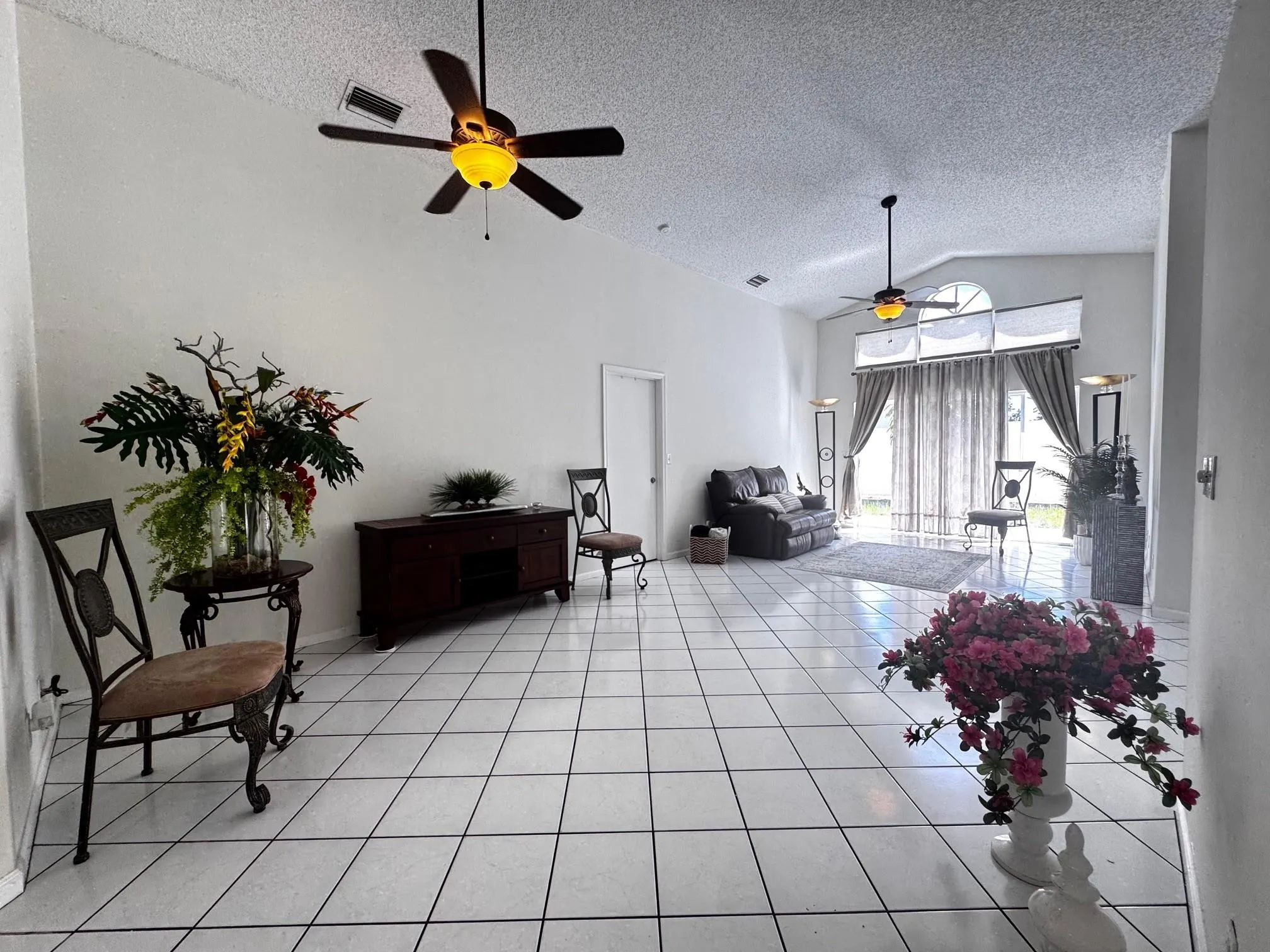 1063 Fairfax Cir