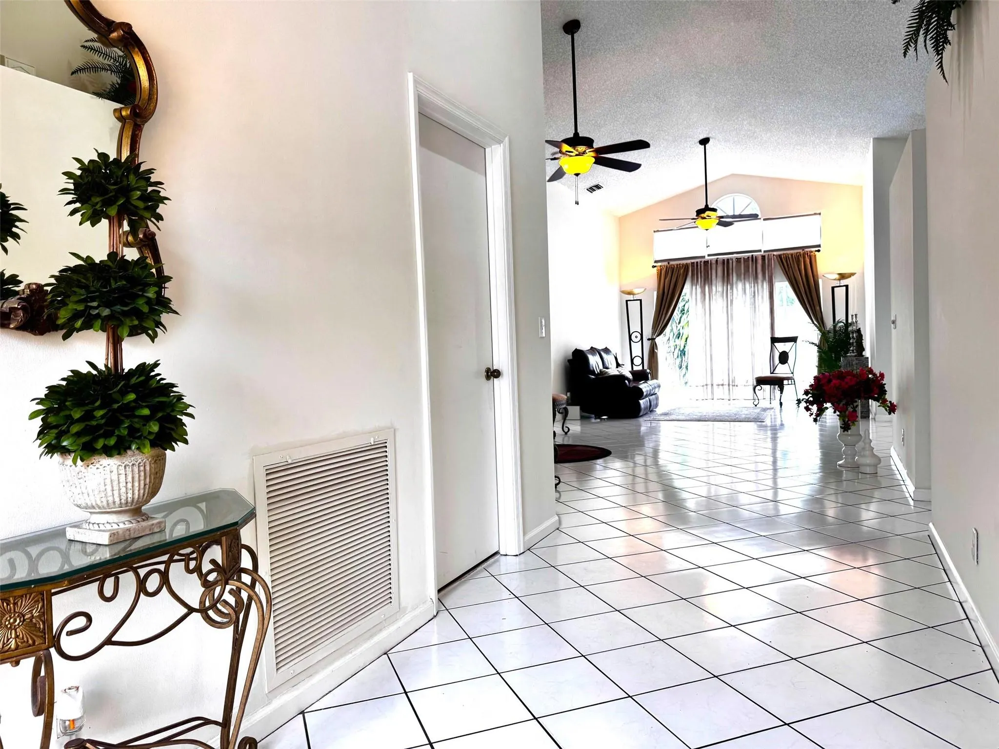 1063 Fairfax Cir