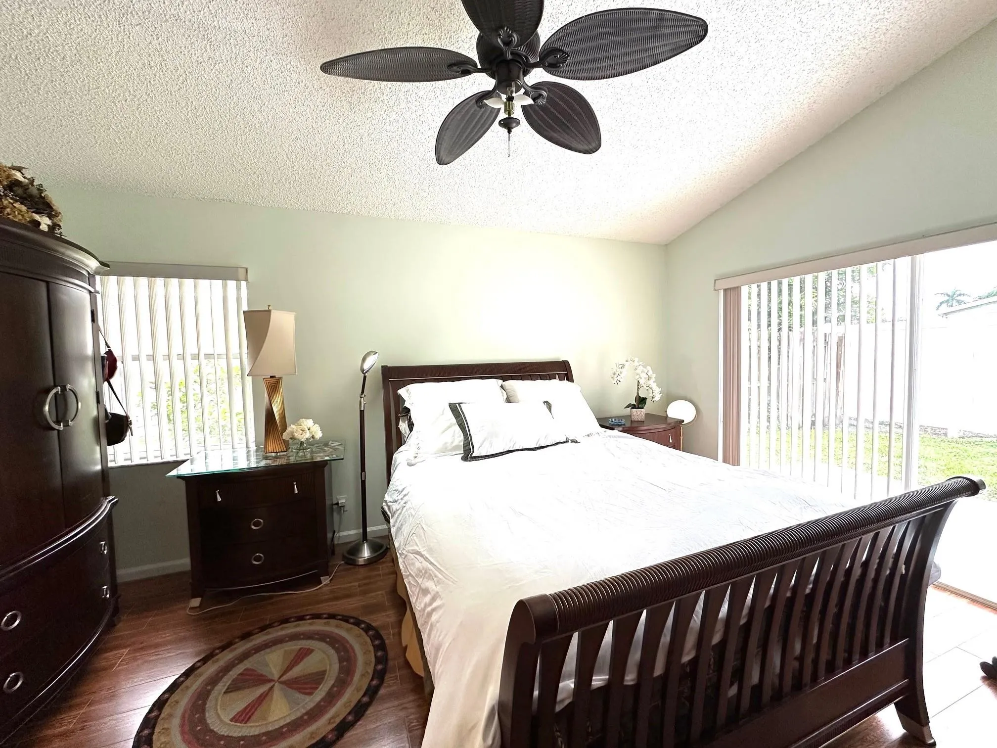 1063 Fairfax Cir