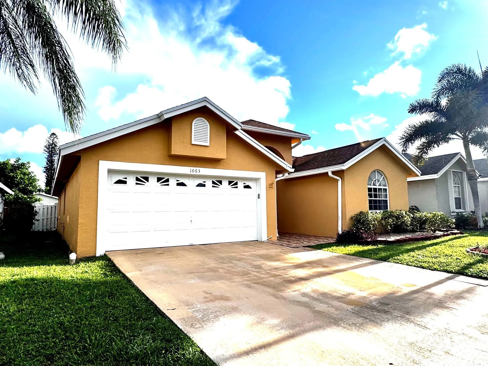 1063 Fairfax Cir