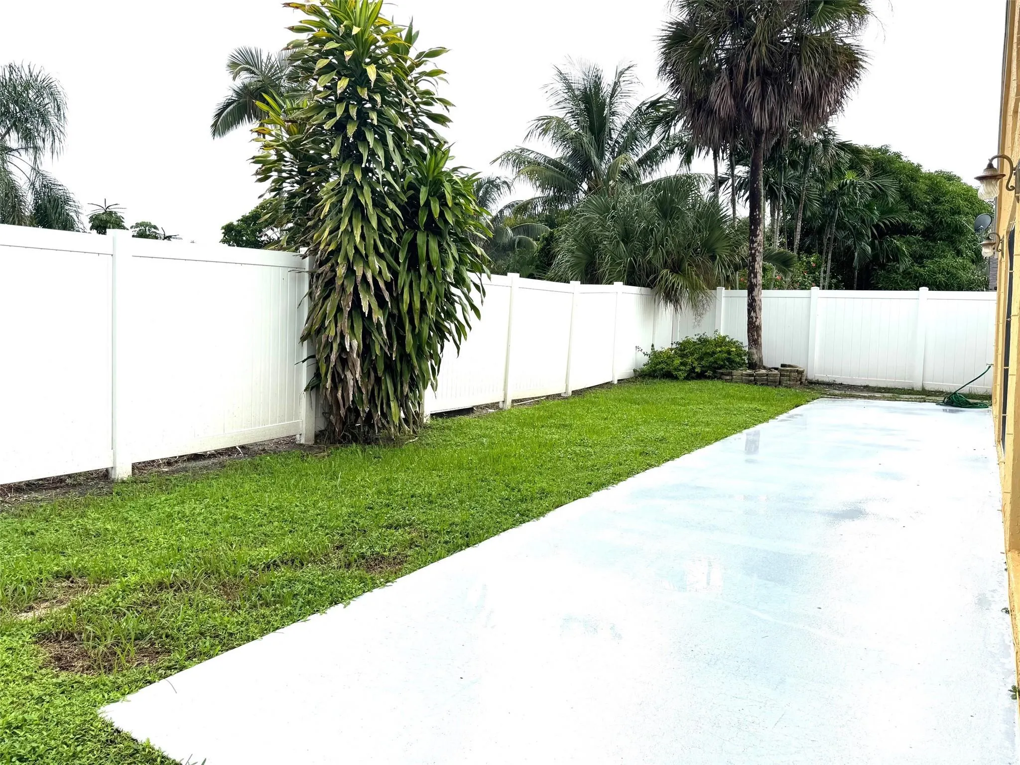 1063 Fairfax Cir