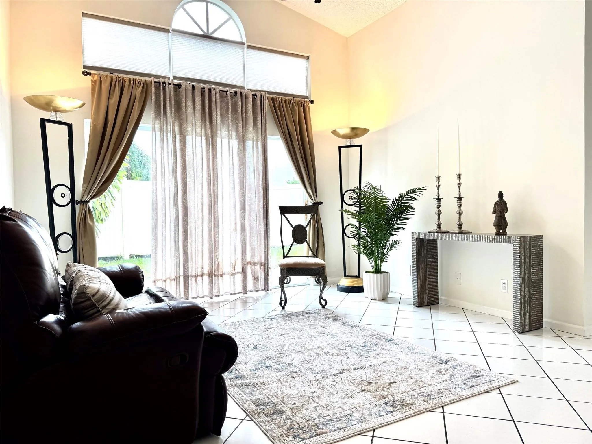 1063 Fairfax Cir