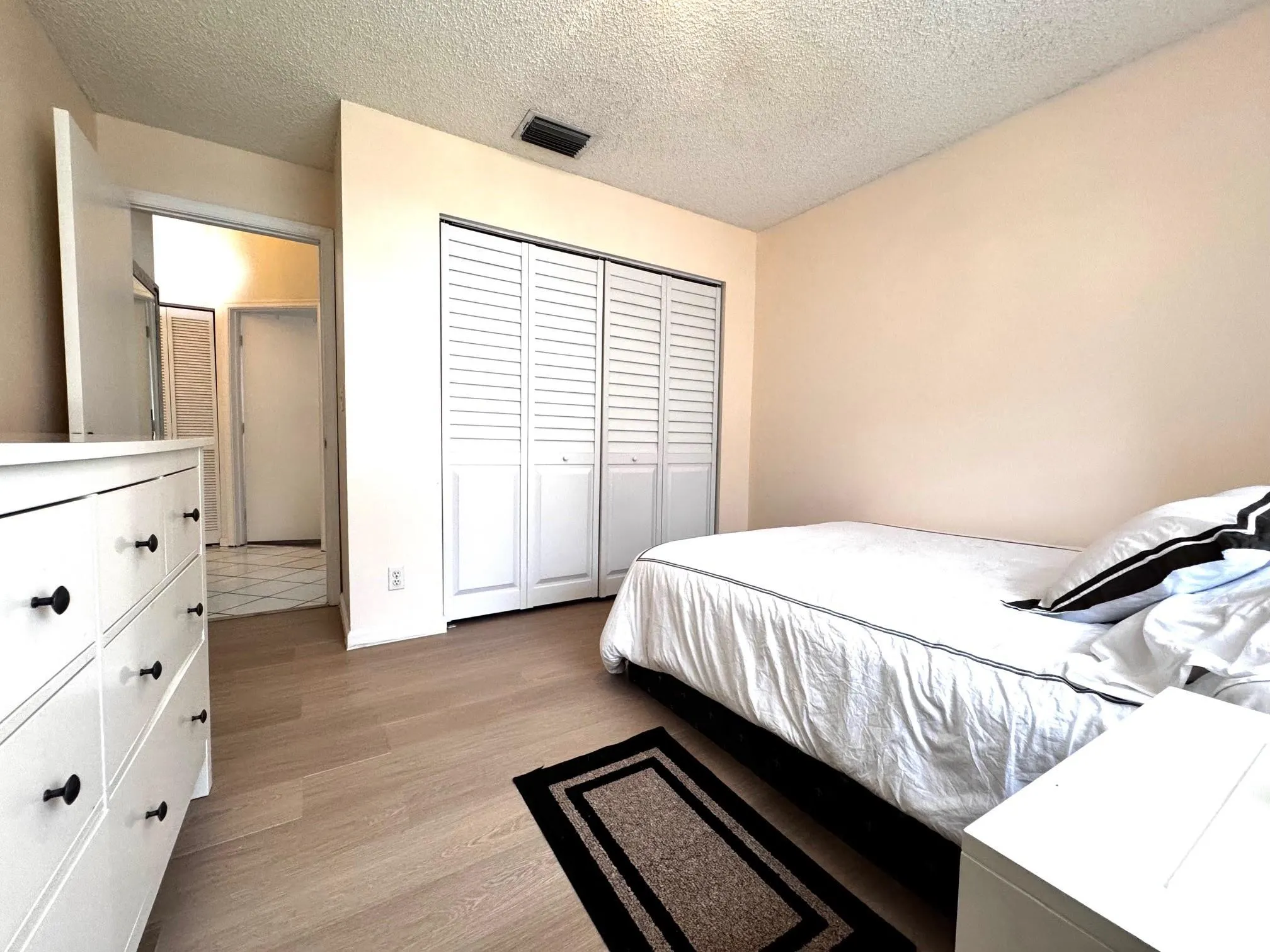 1063 Fairfax Cir