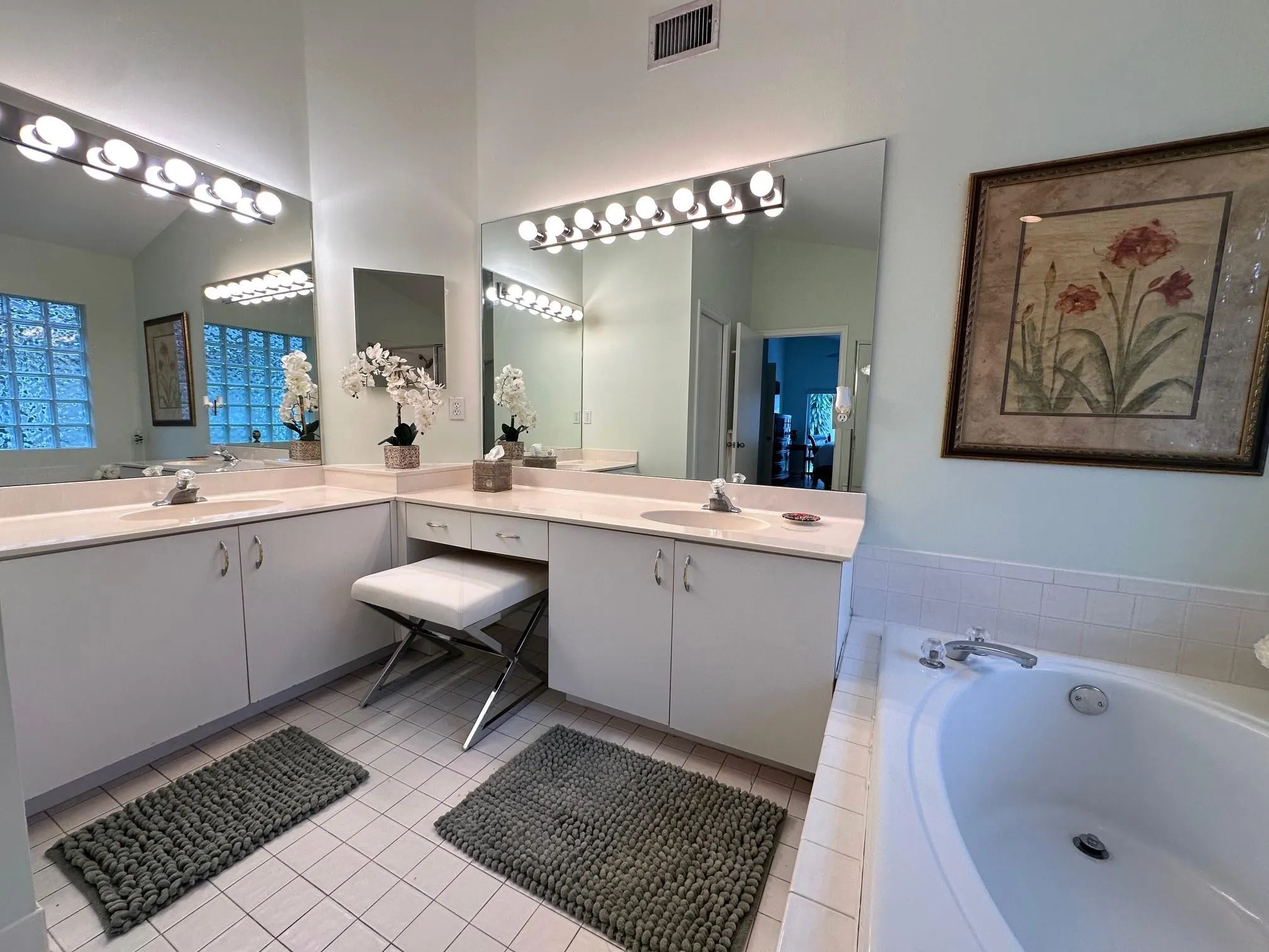 1063 Fairfax Cir