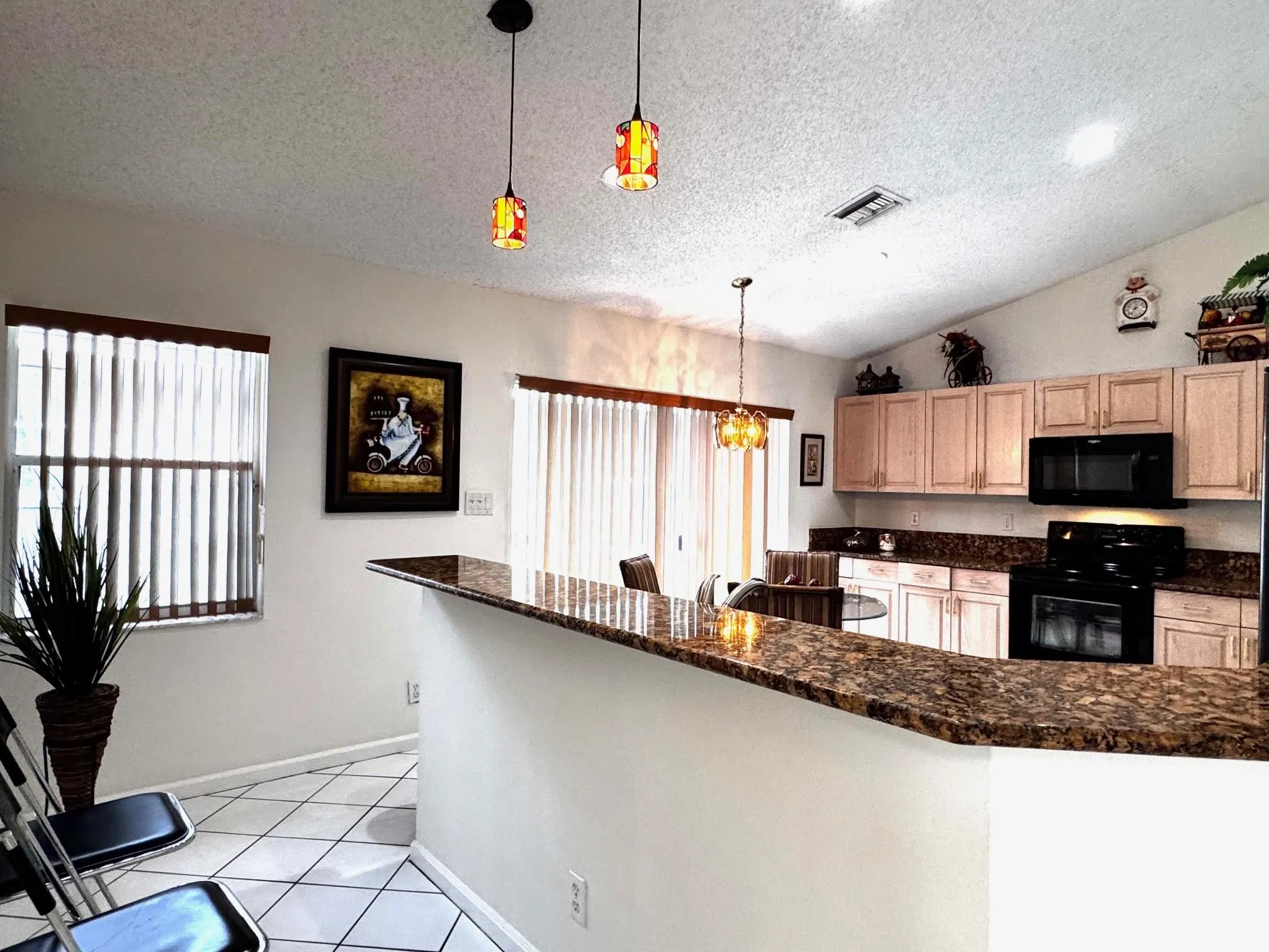 1063 Fairfax Cir