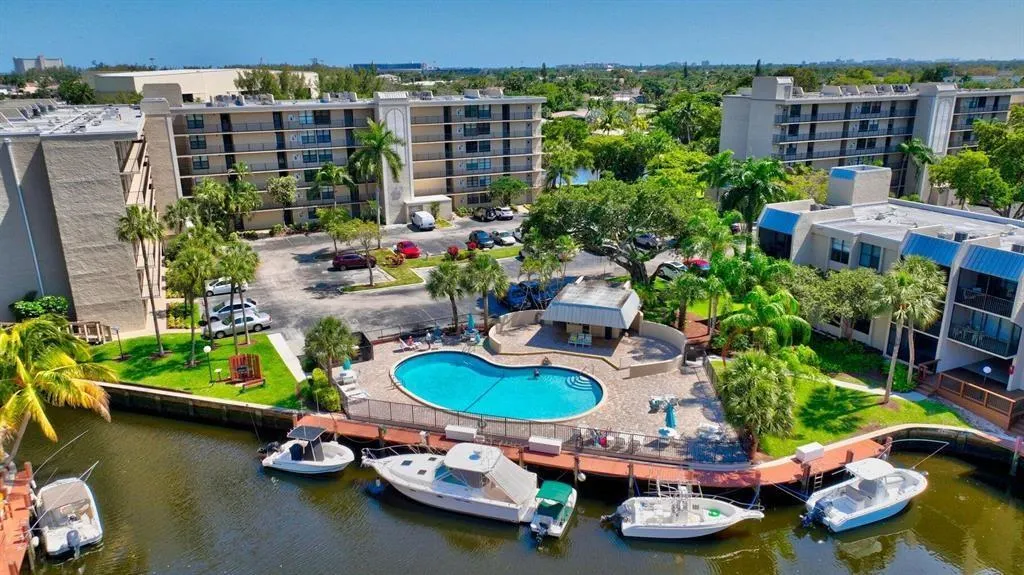 13 Royal Palm Way, #5050