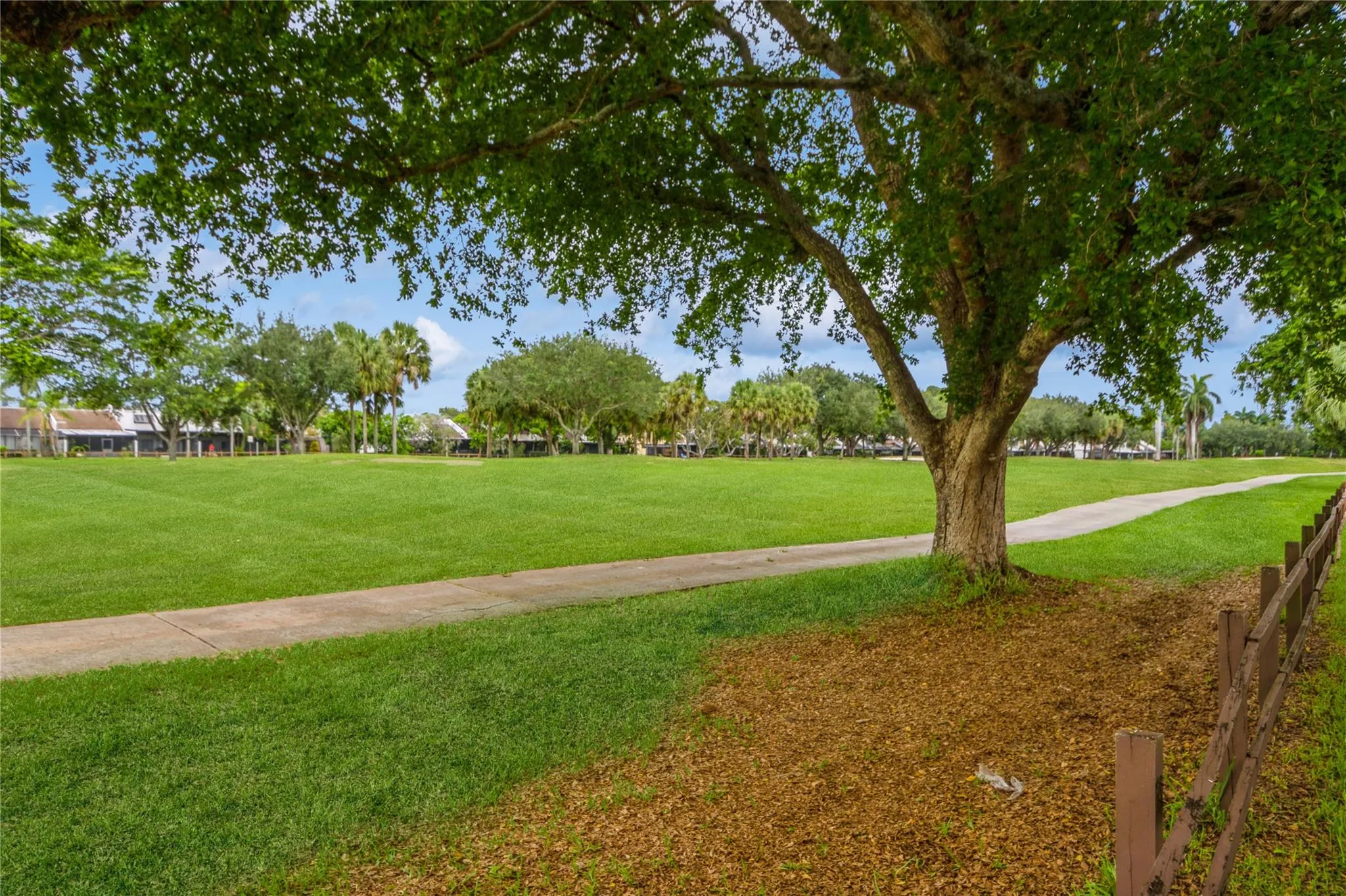 1400 W Sandpiper Cir