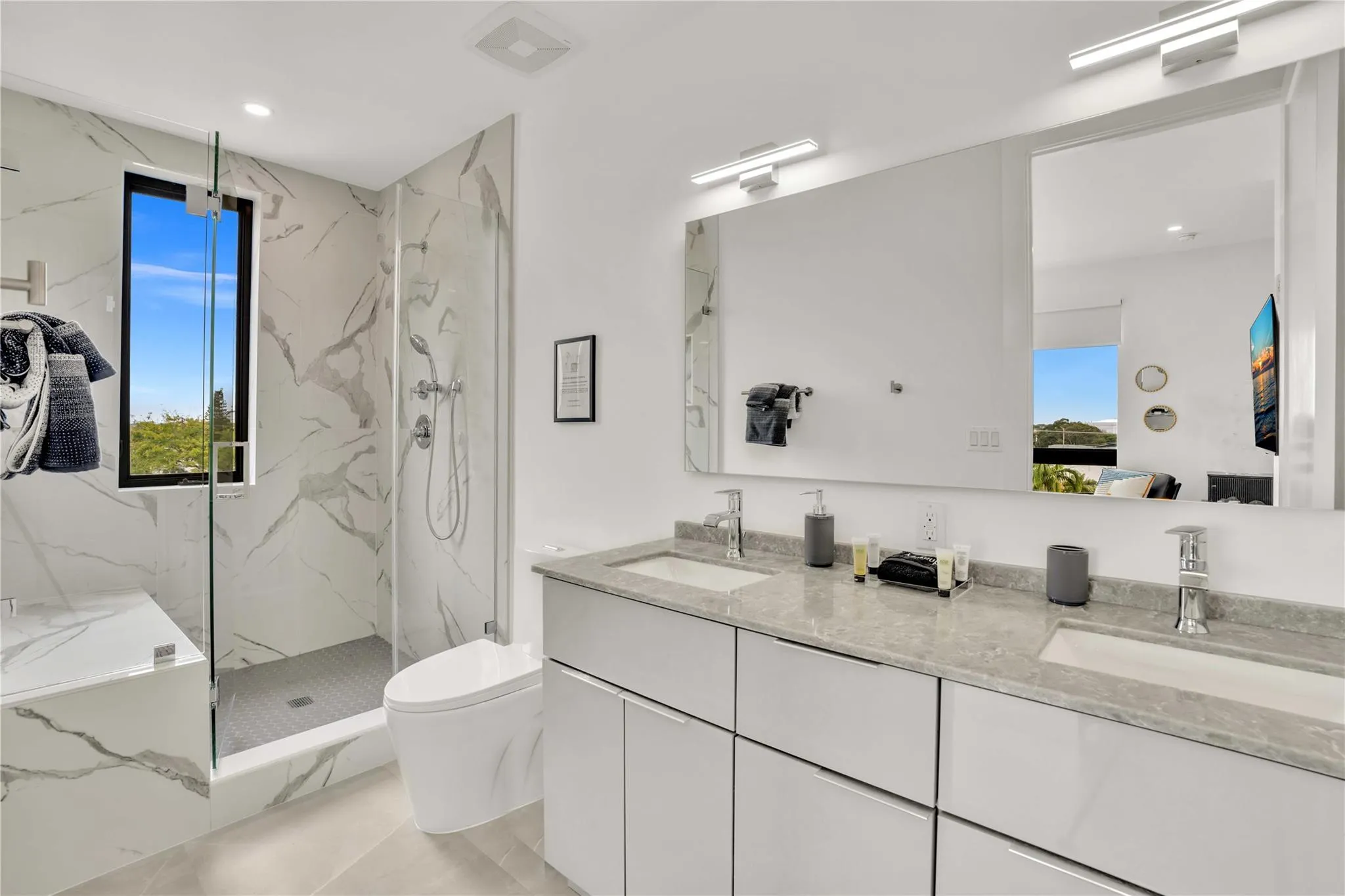 2100 Miami Rd, #301