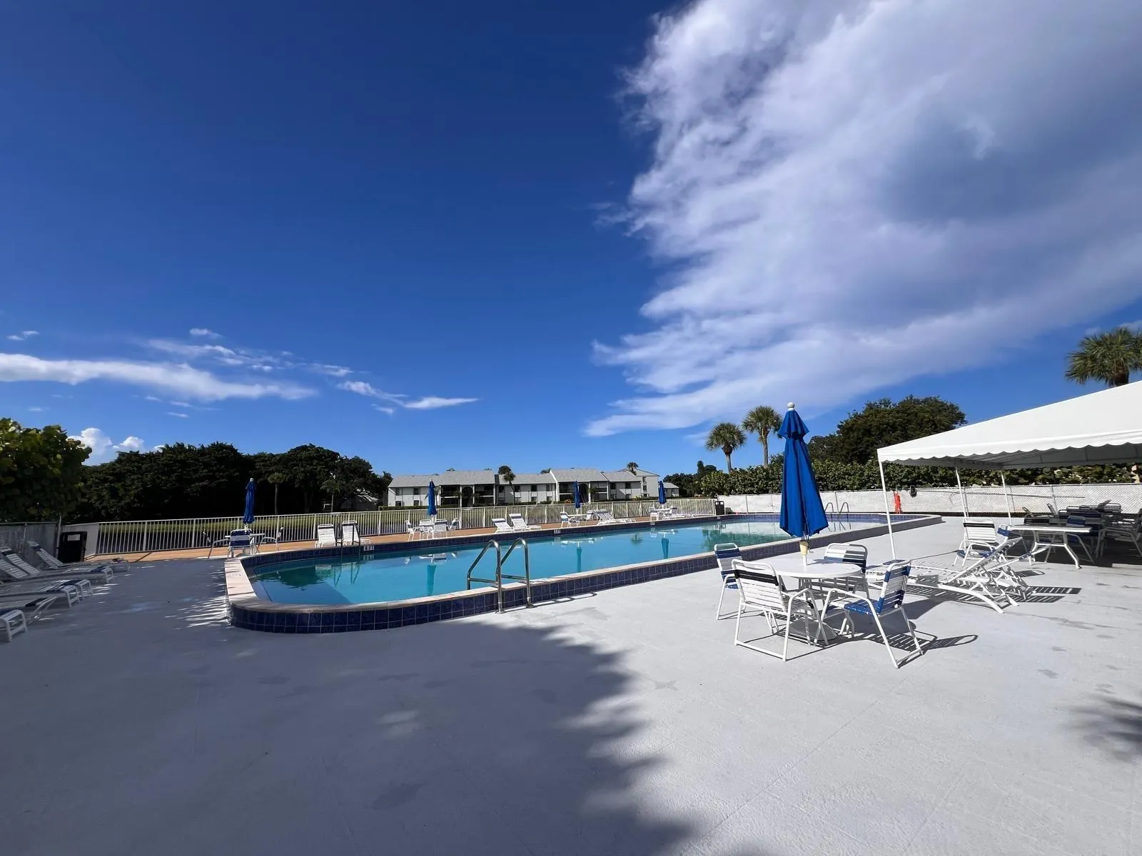 1009 Green Pine Blvd, #H3
