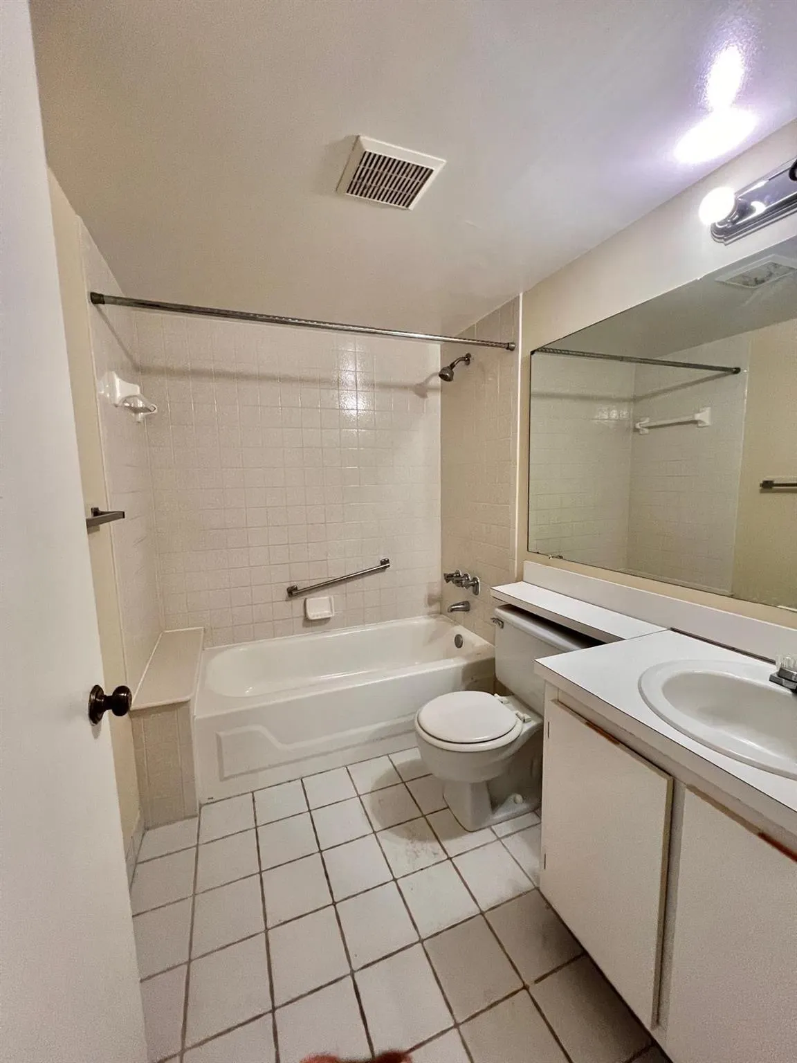 1009 Green Pine Blvd, #H3