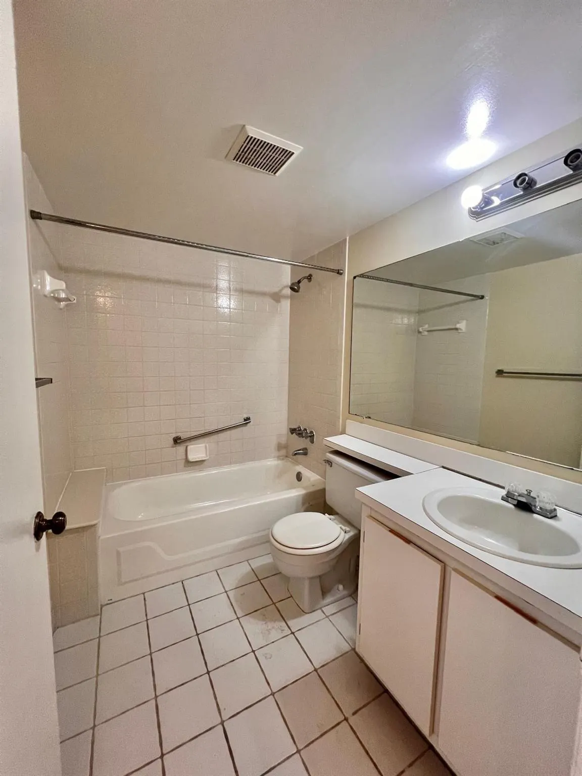 1009 Green Pine Blvd, #H3