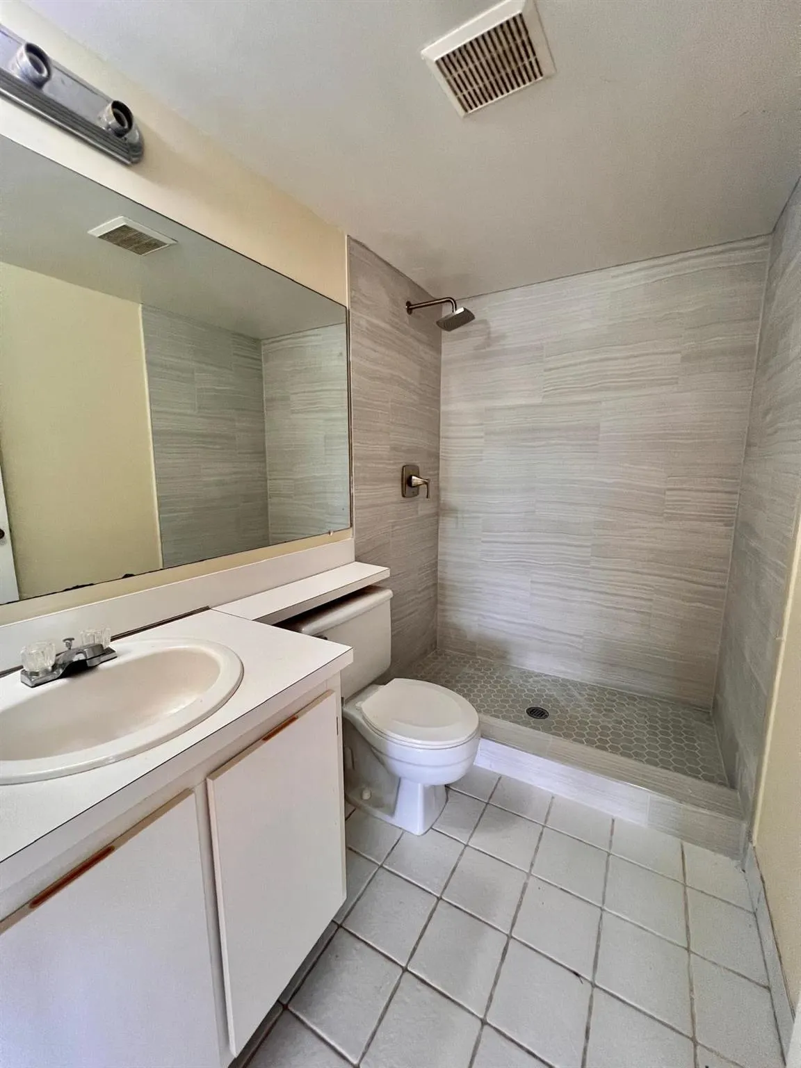 1009 Green Pine Blvd, #H3