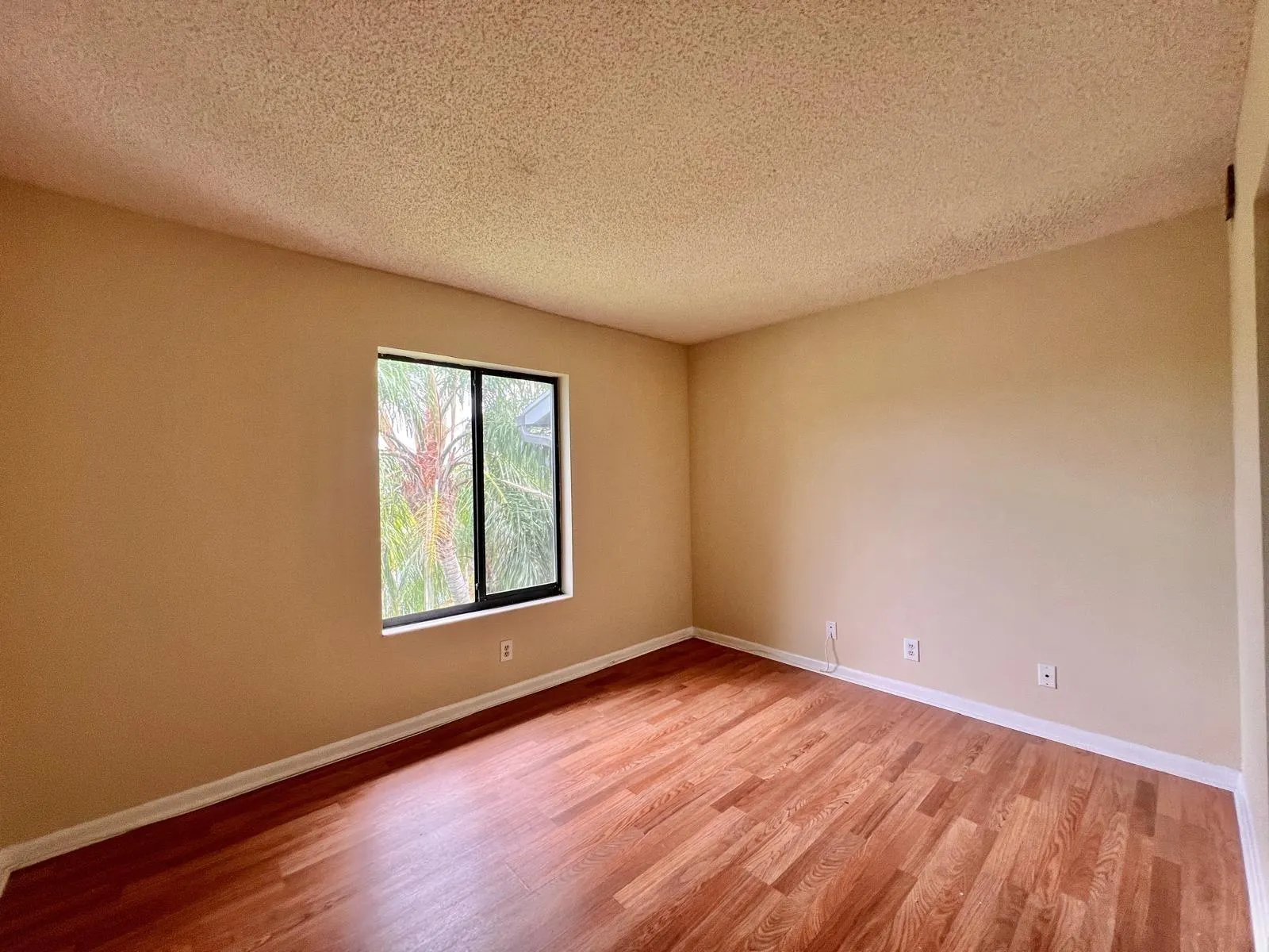 1009 Green Pine Blvd, #H3