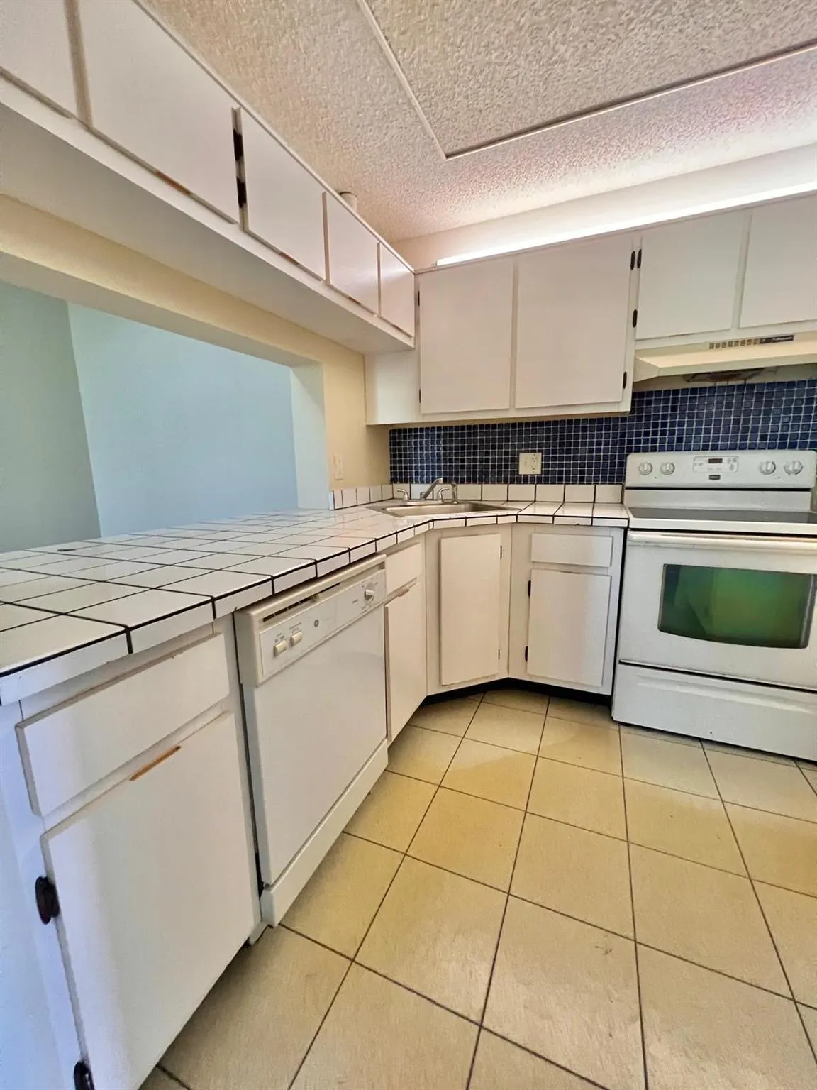 1009 Green Pine Blvd, #H3