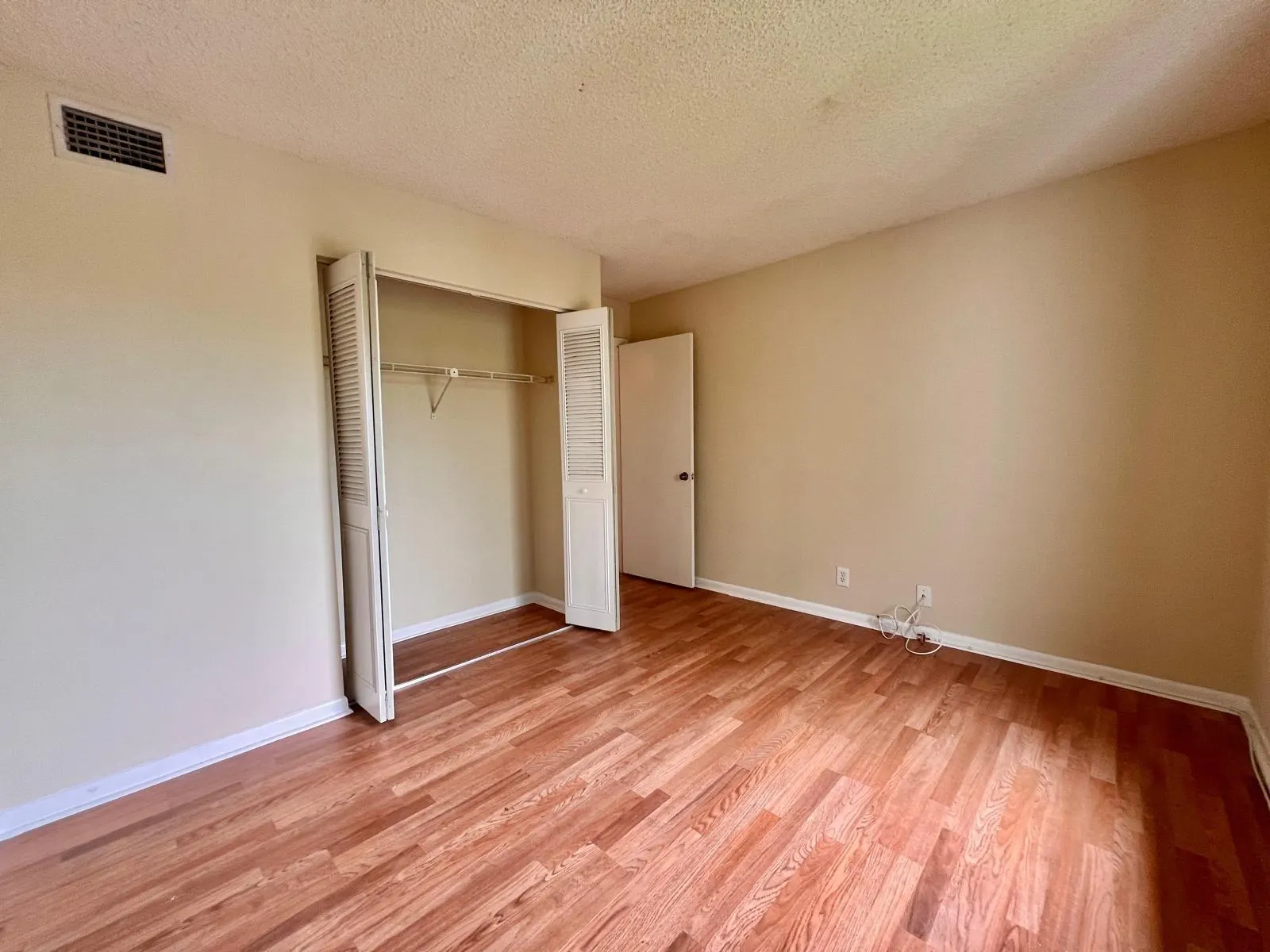 1009 Green Pine Blvd, #H3