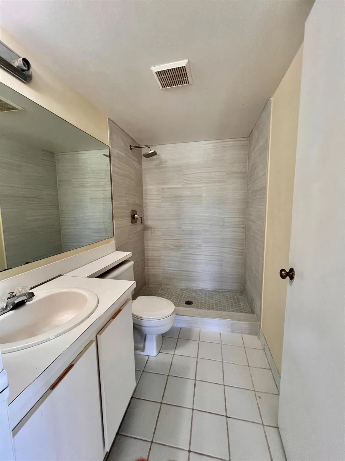 1009 Green Pine Blvd, #H3