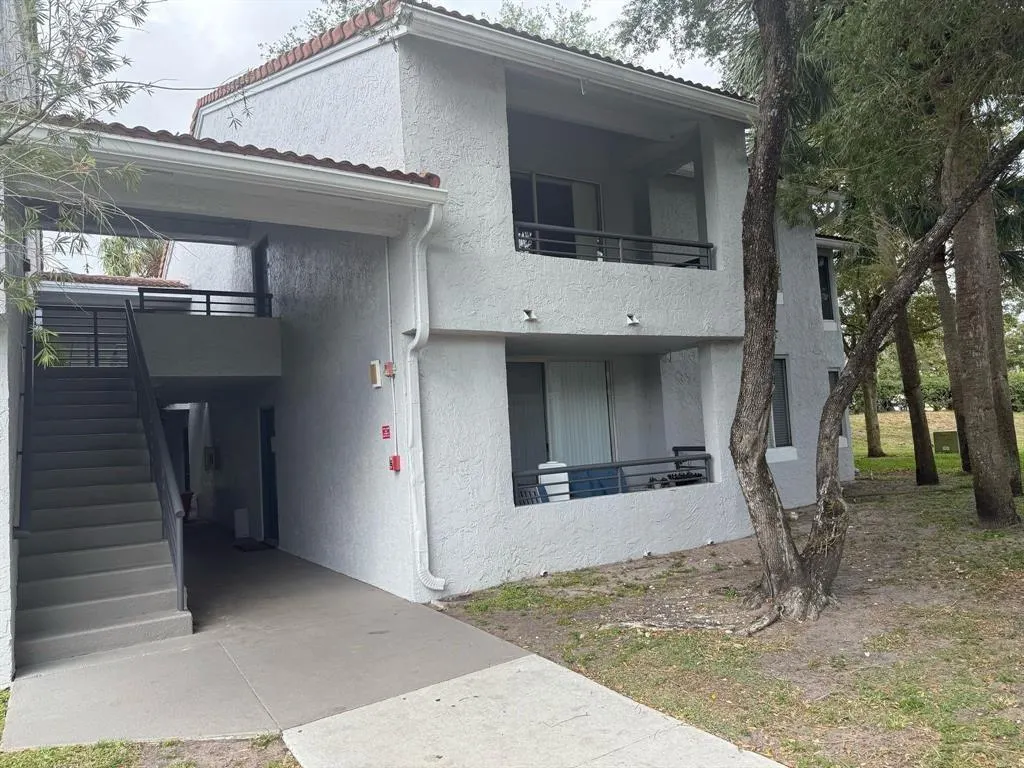 741 Lyons Rd, #17207