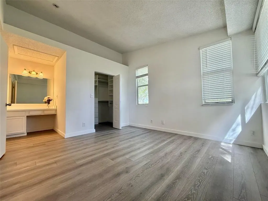 741 Lyons Rd, #17207