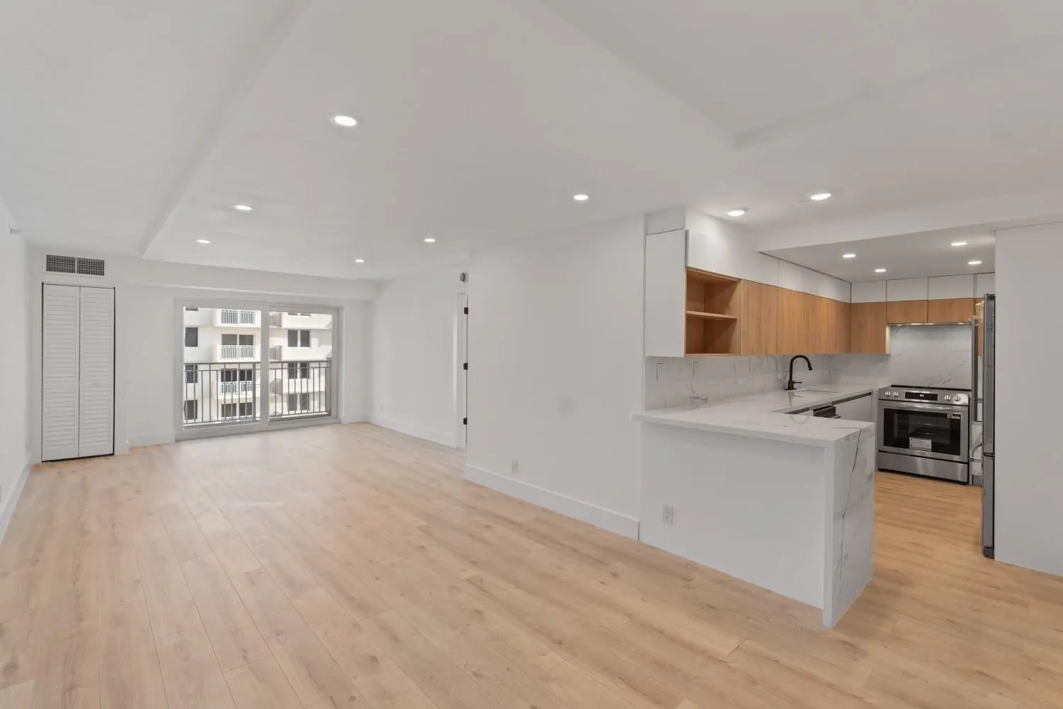 3221 S Ocean Blvd, #806