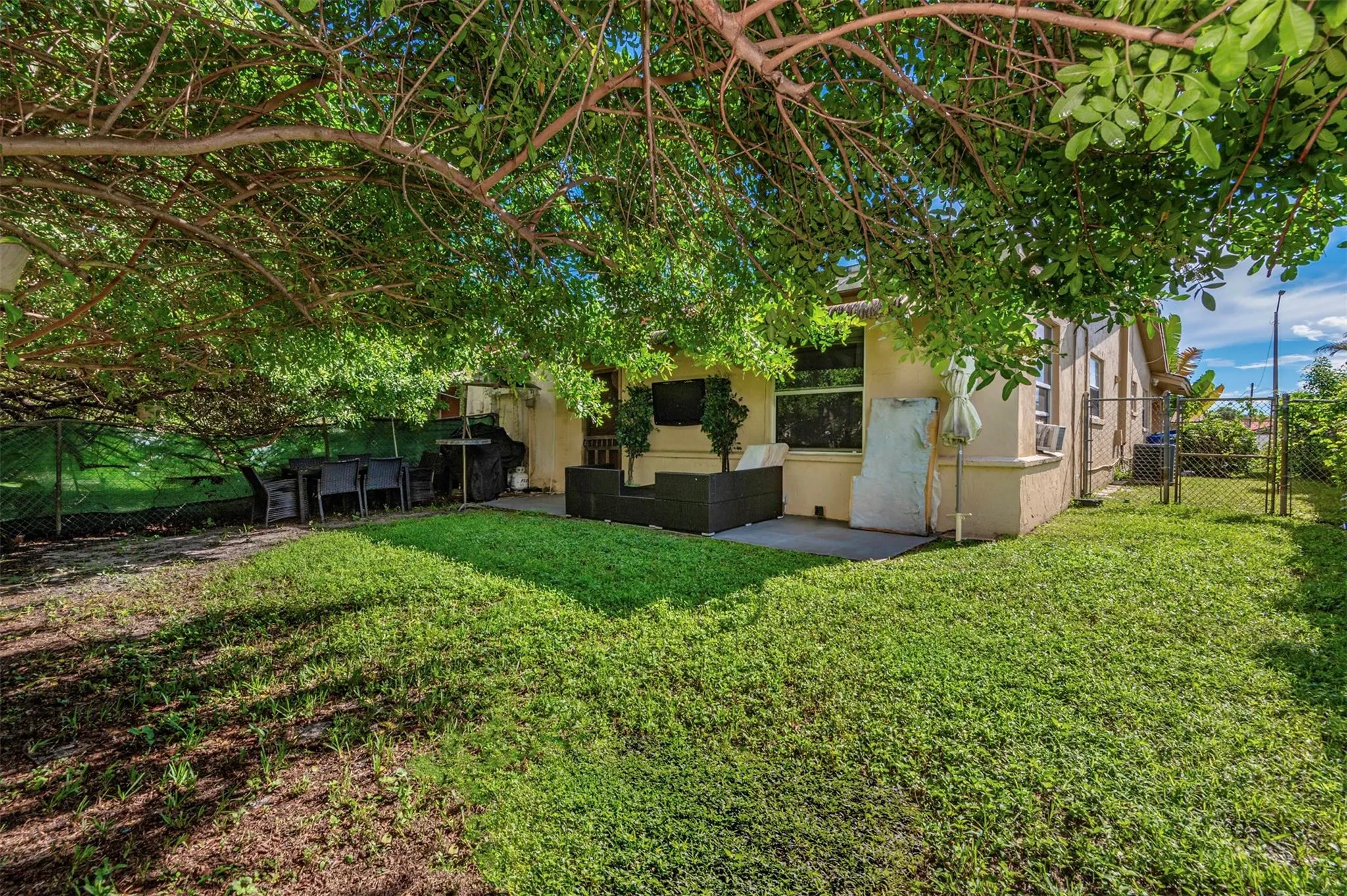 3660 NW 80TH AVE.