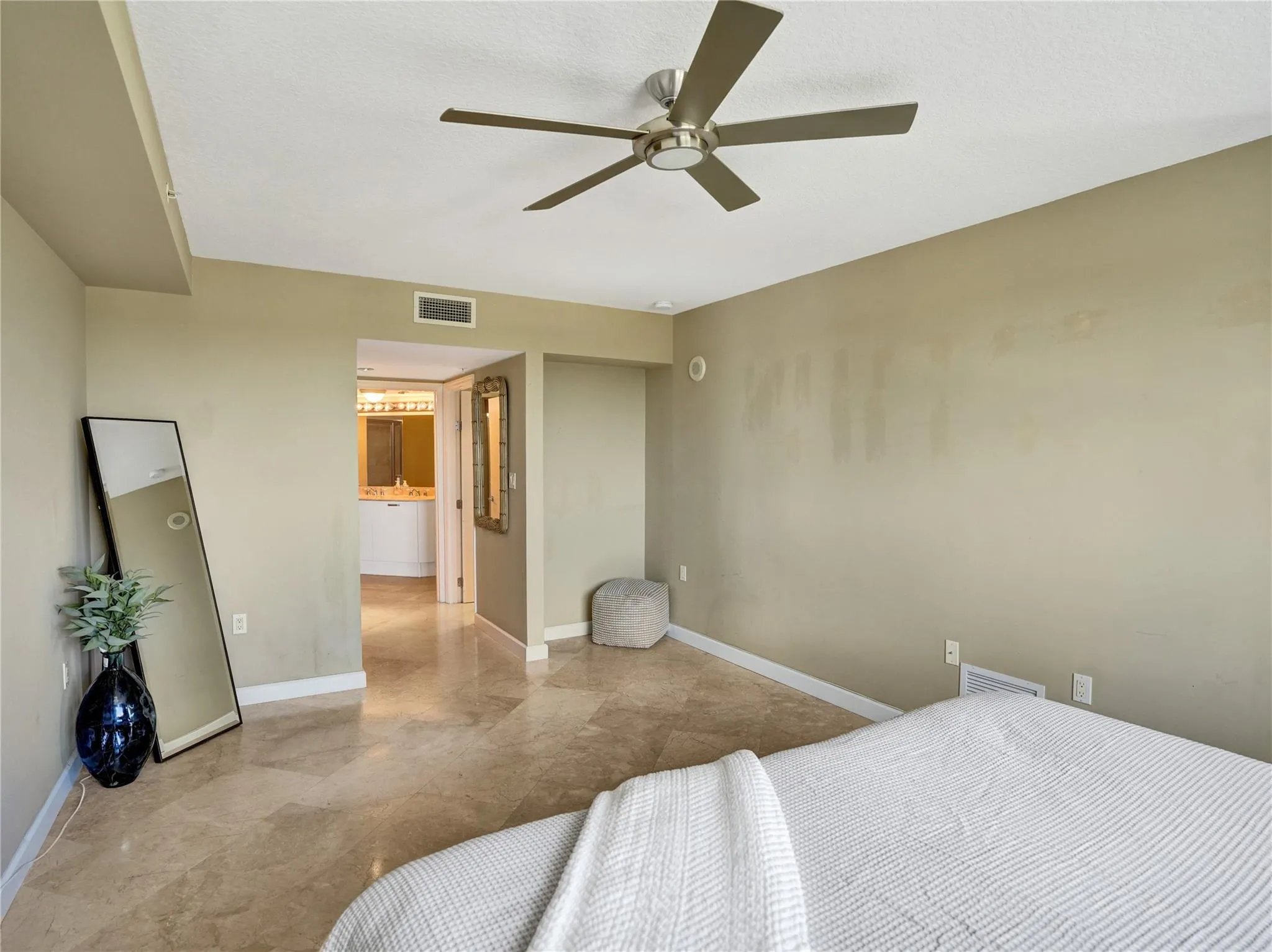 2001 N Ocean Blvd, #502