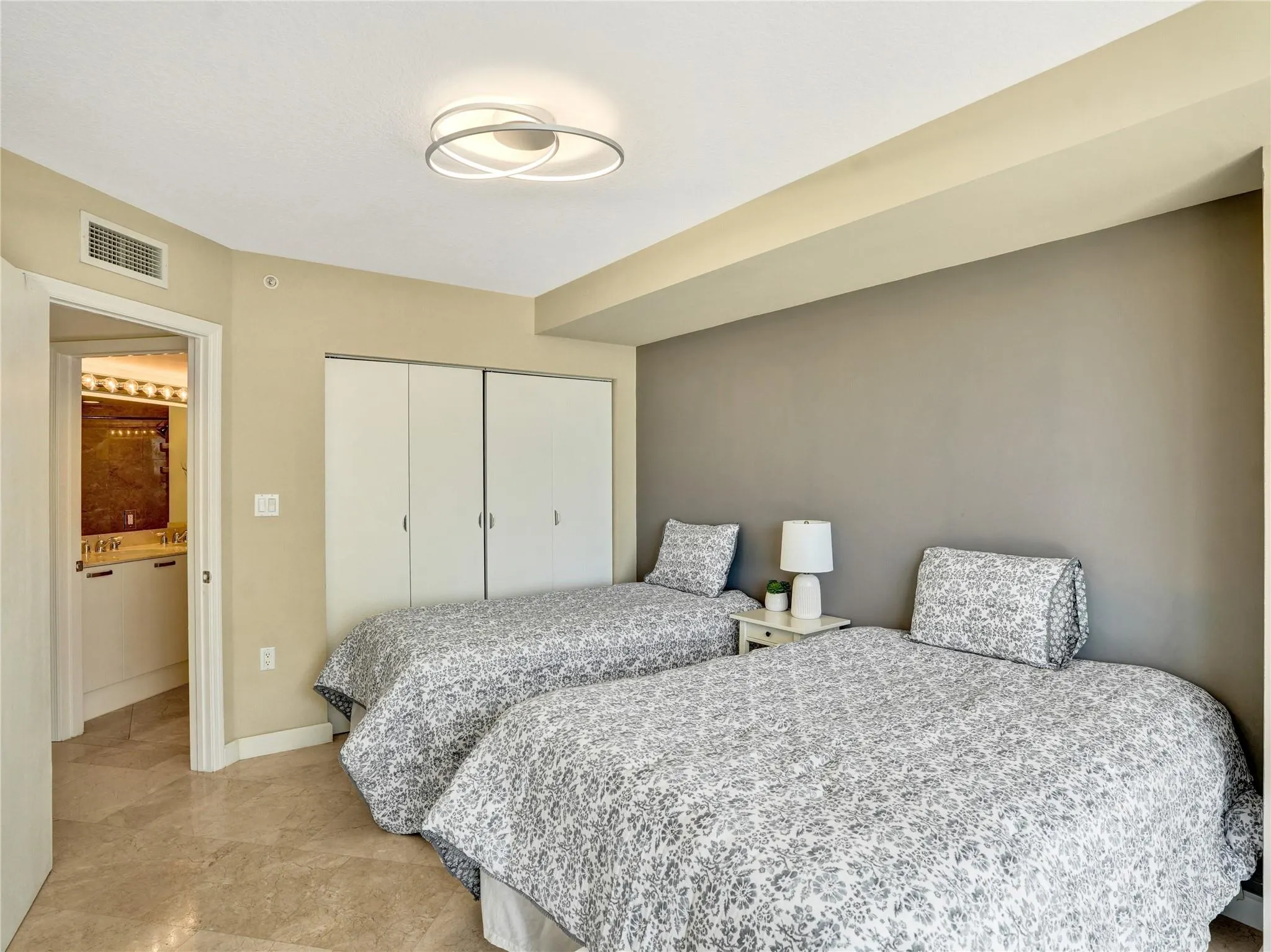 2001 N Ocean Blvd, #502