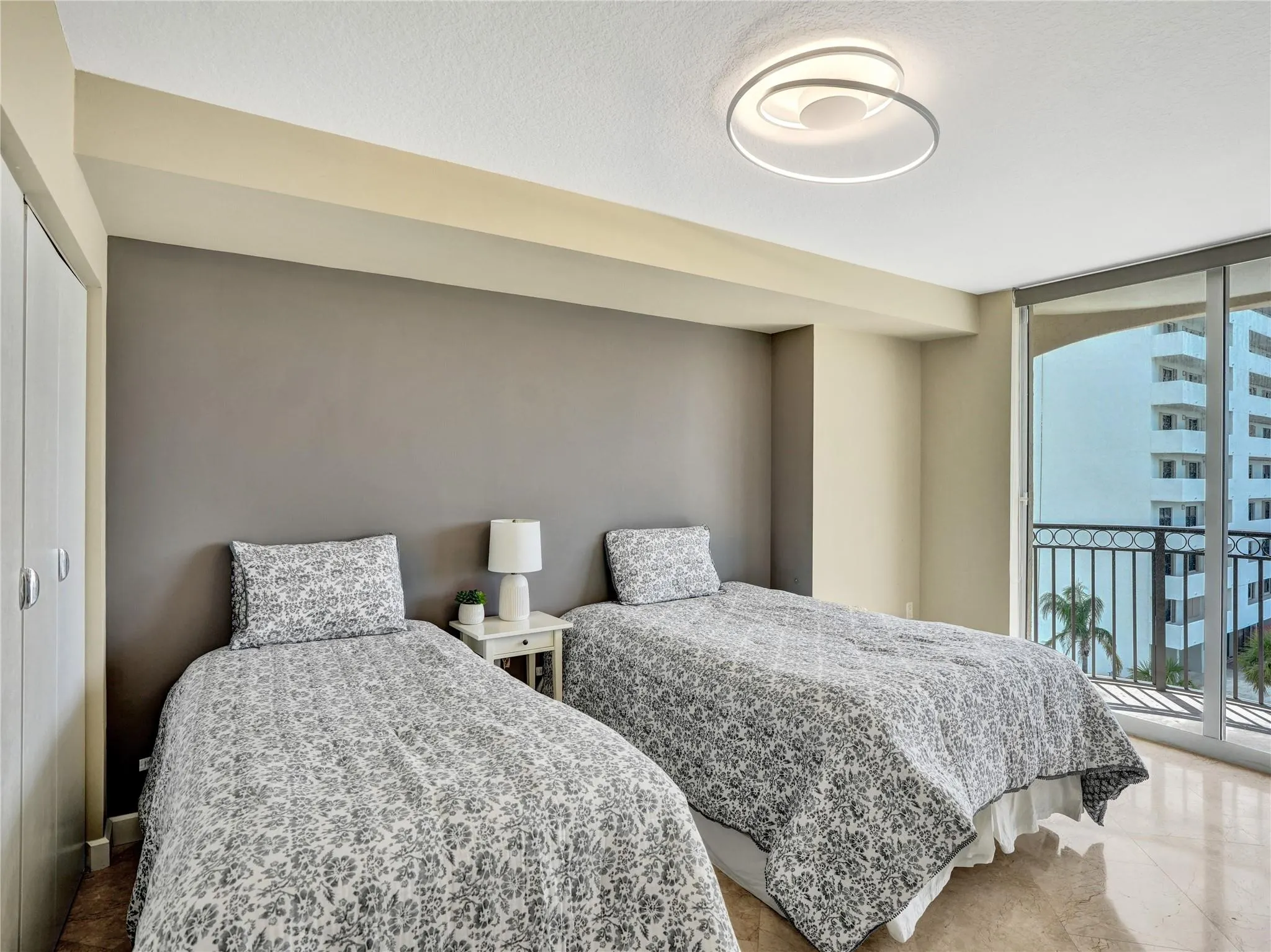 2001 N Ocean Blvd, #502