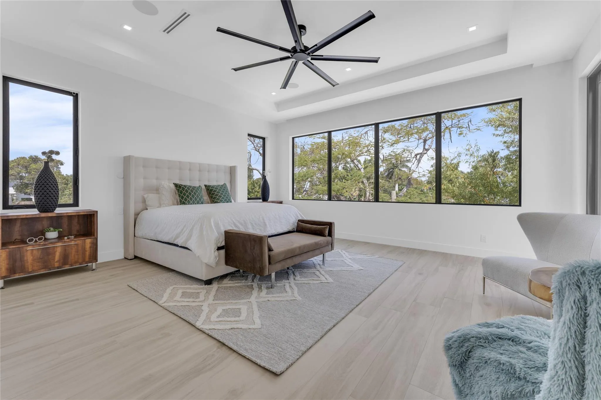 235 NE 11th Street