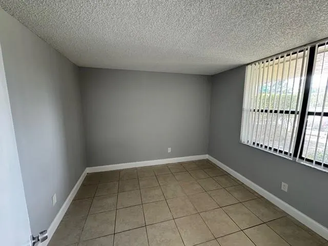 40 NW 76th Ave, #104-1