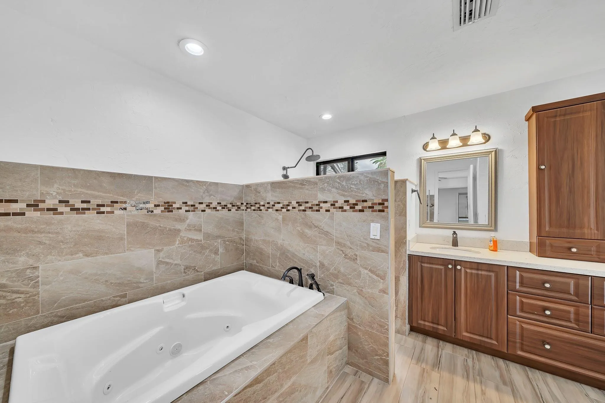 303 NW 105th Ter