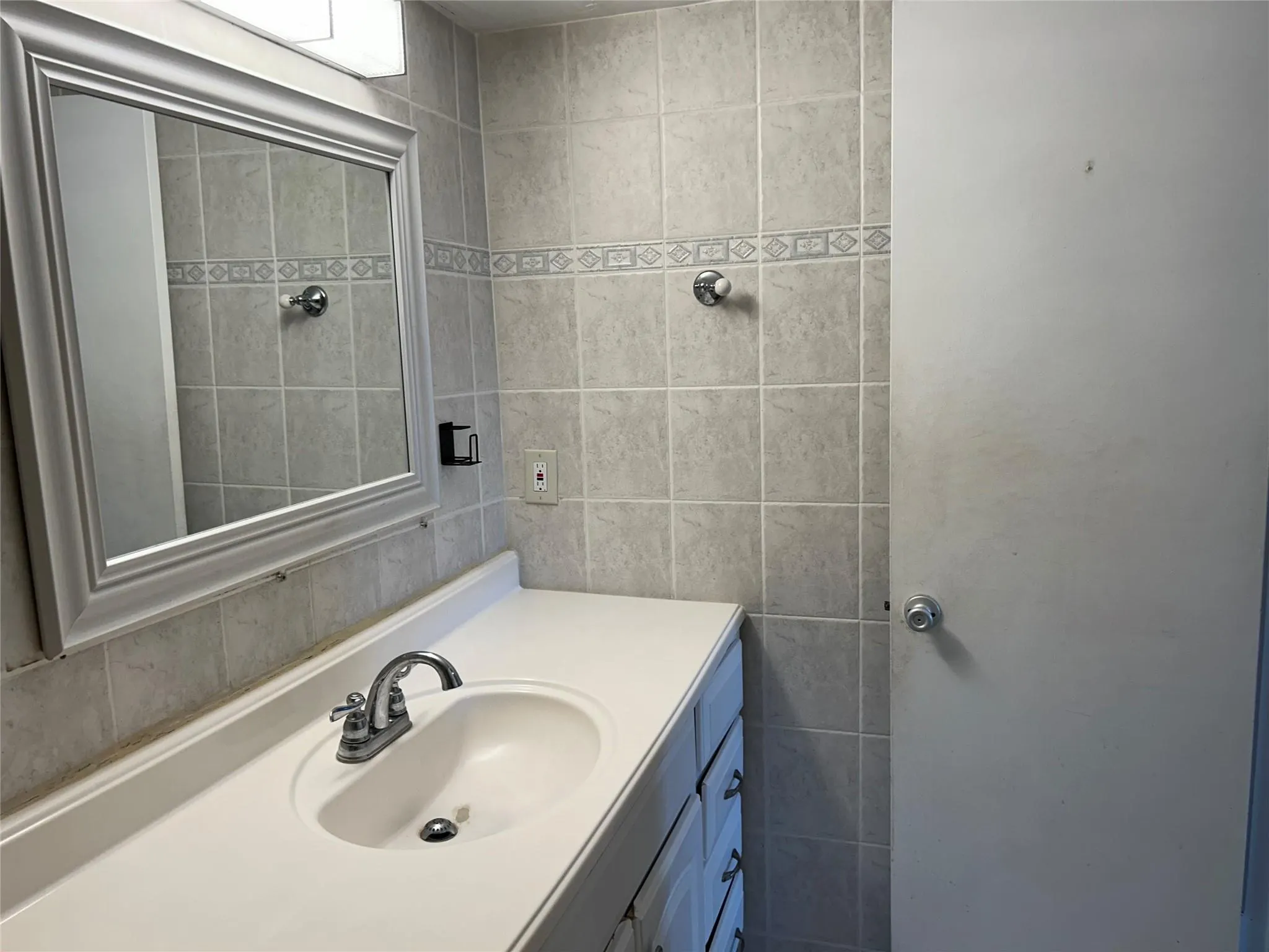 3700 N Pine Island Rd, #310