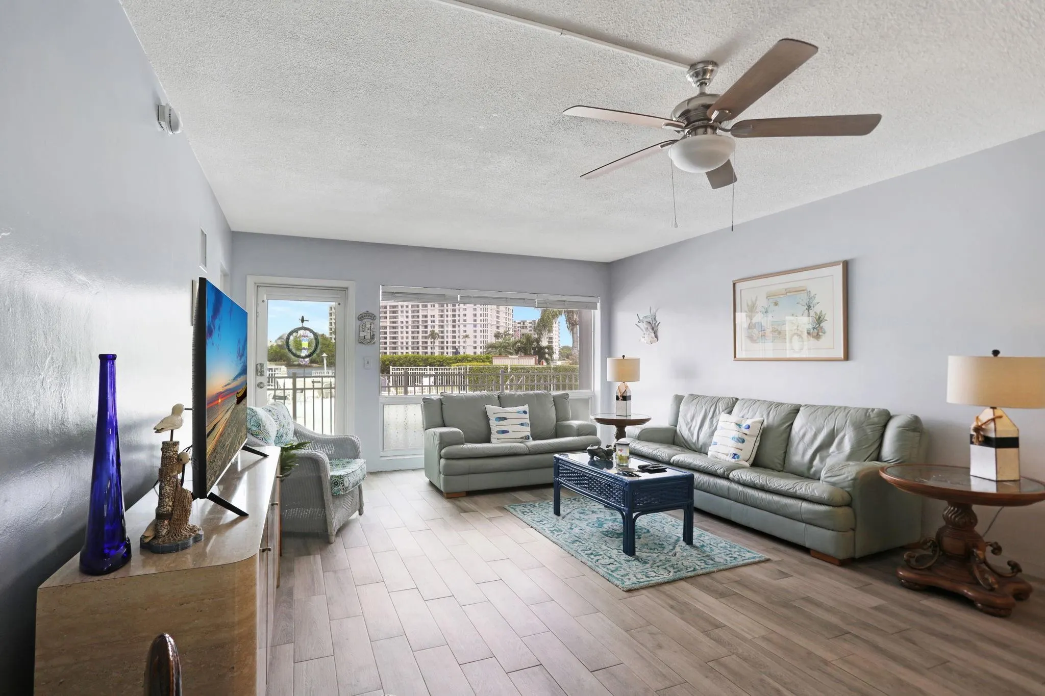 999 N Riverside Dr, #3